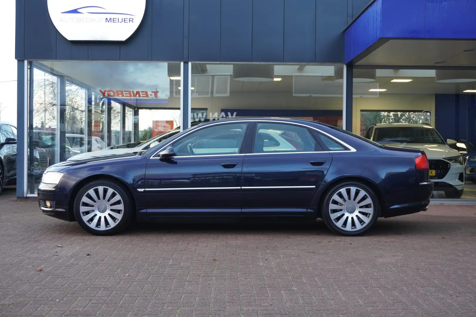 Audi A8 3.7 quattro Pro Line | Automaat | Youngtimer | Air Blauw - 2