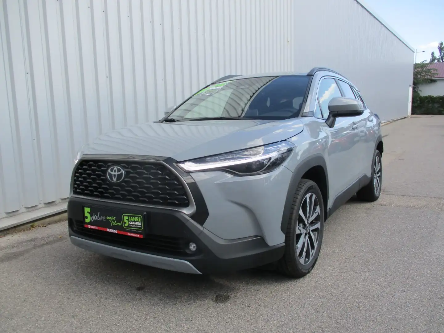 Toyota Corolla Cross 1.8 FWD Active Drive ACC+LED+Navi Grau - 2