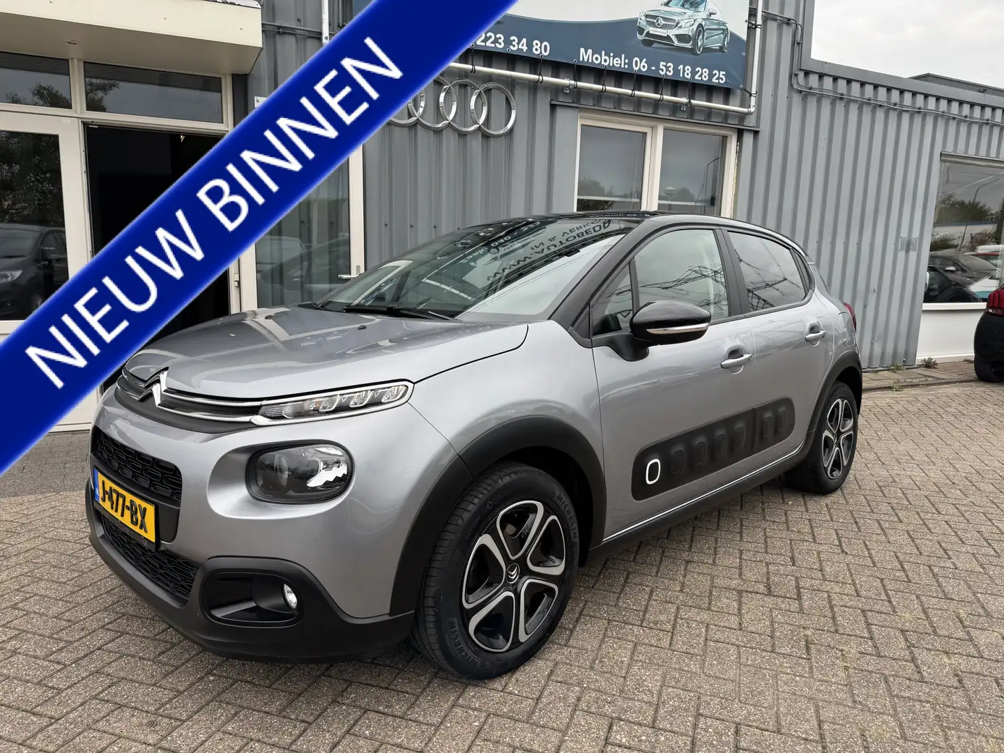 Citroen C3 1.2 PureTech Feel zwart dak Grijs - 1