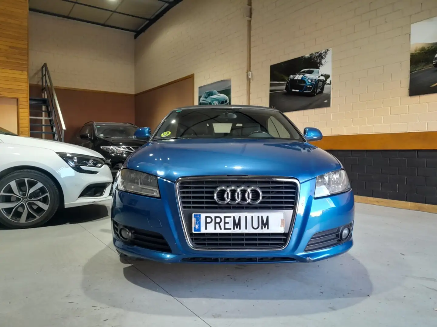 Audi A3 Cabrio 1.6TDI Attraction Azul - 2