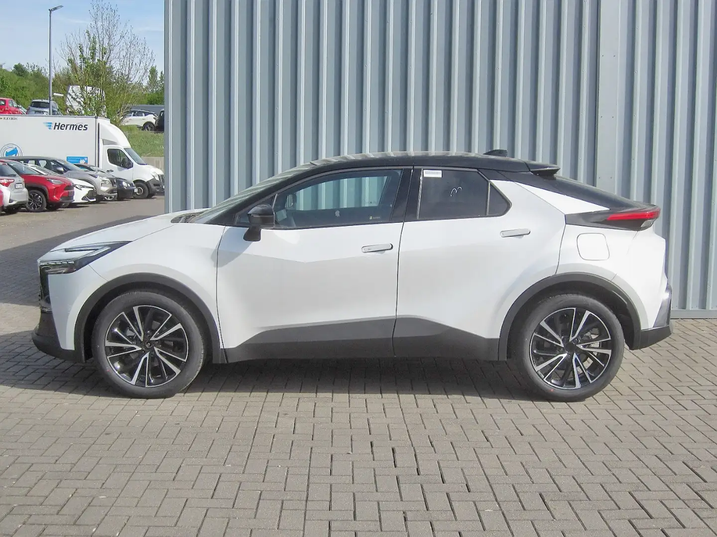 Toyota C-HR 2,0 Hybrid Lounge Panoramdach,neues Modell crna - 2