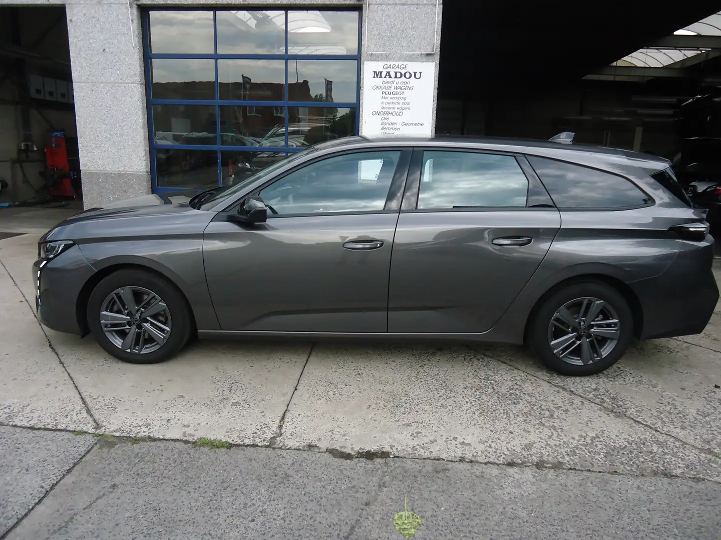 Peugeot 308 SW 1.2 PureTech Allure Pack S Grijs - 2