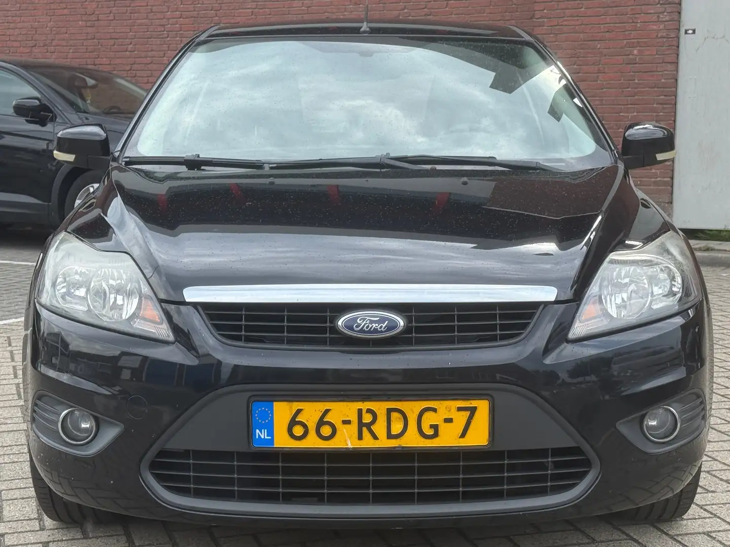 Ford Focus 1.6 Comfort|5DRS|AIRCO|TREKHAAK|GOED-ONDERHOUDEN Zwart - 2