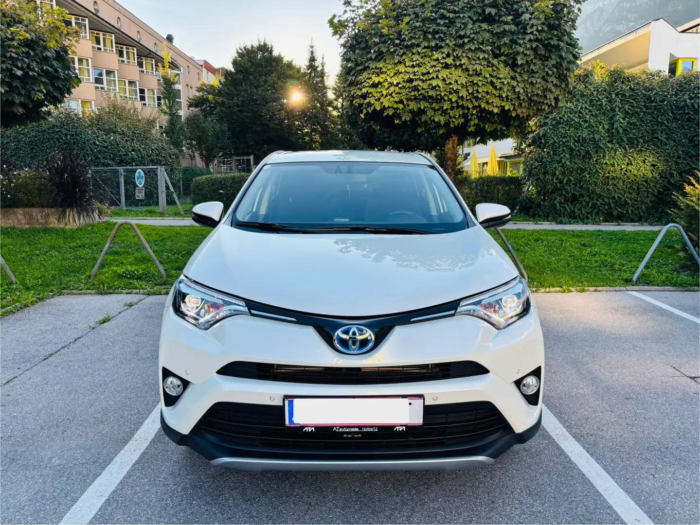 Toyota RAV 4 RAV4 2,5 Hybrid Active 2WD Aut. Weiß - 1