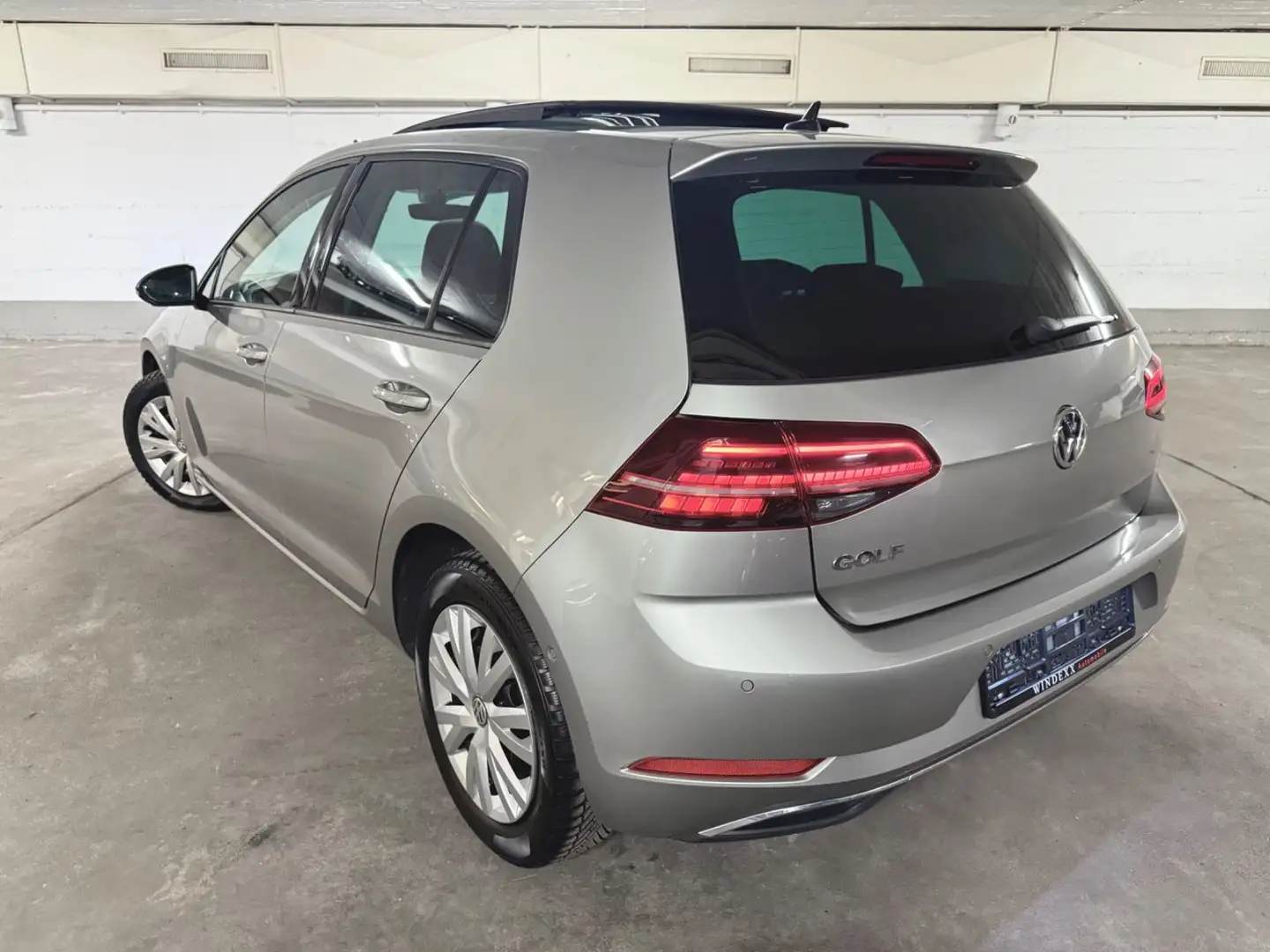 Volkswagen Golf 1.6TDI Aut.*Dig.Tacho*LED.IQ*PANORAMA*Kamera*ACC Silber - 2