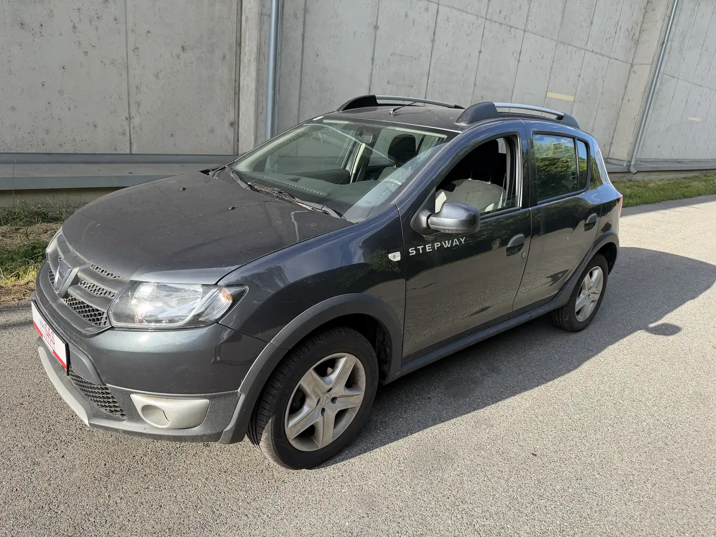 Dacia Sandero Stepway TCe 90 Easy-R S&S Grau - 1