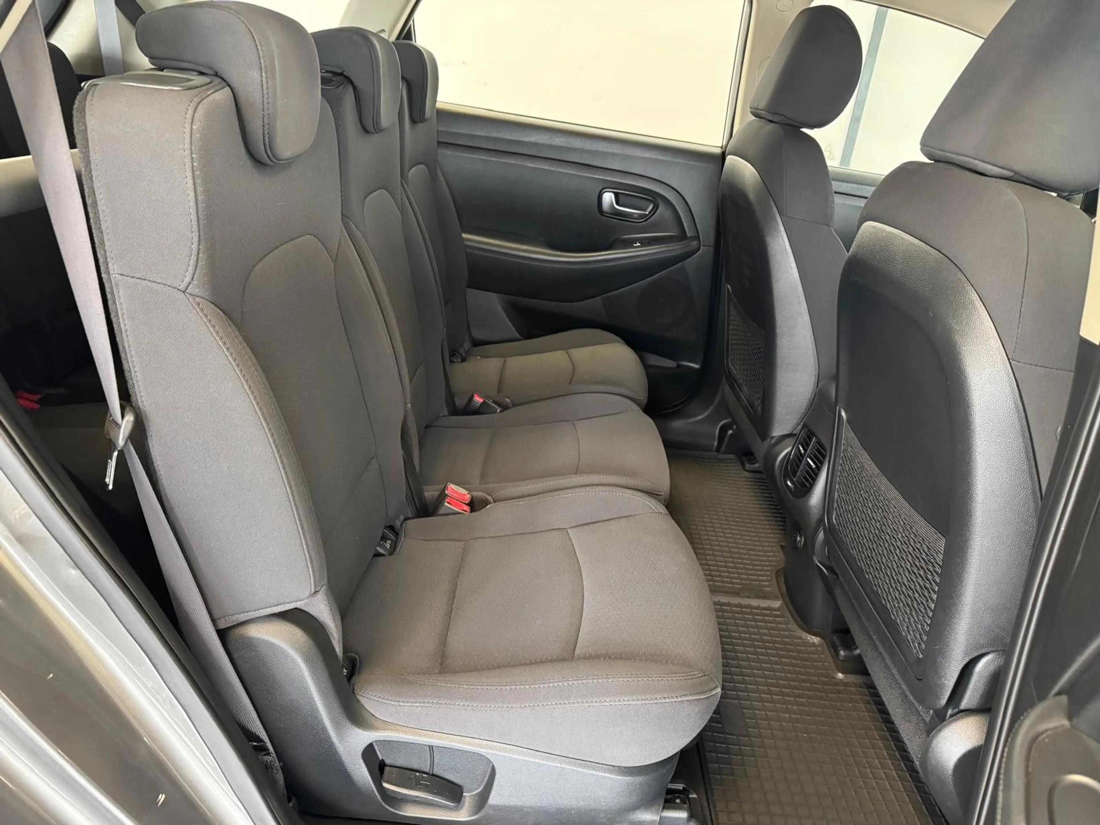 Kia Carens 1.6 ***7-Sitzer+Tempomat+LED*** — photo 12
