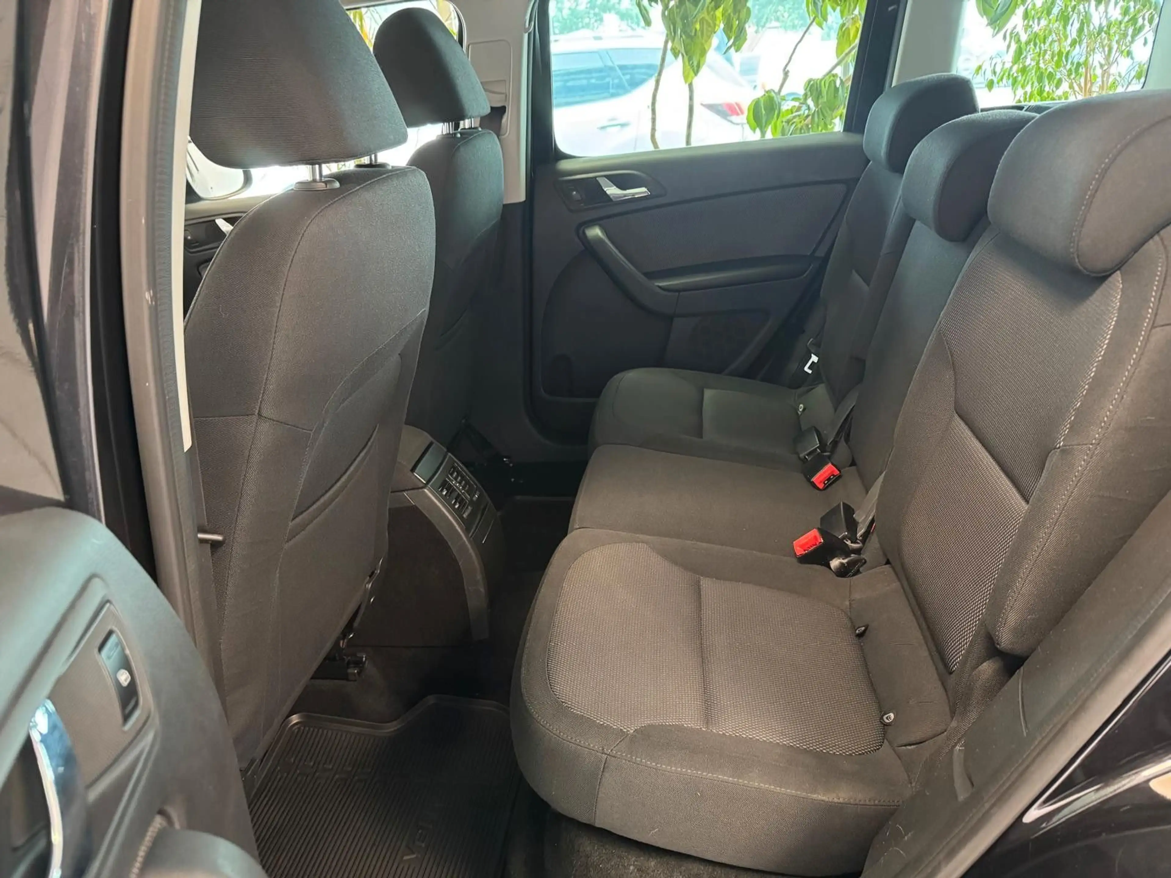 Kia Carens 1.6 ***7-Sitzer+Tempomat+LED*** — photo 10
