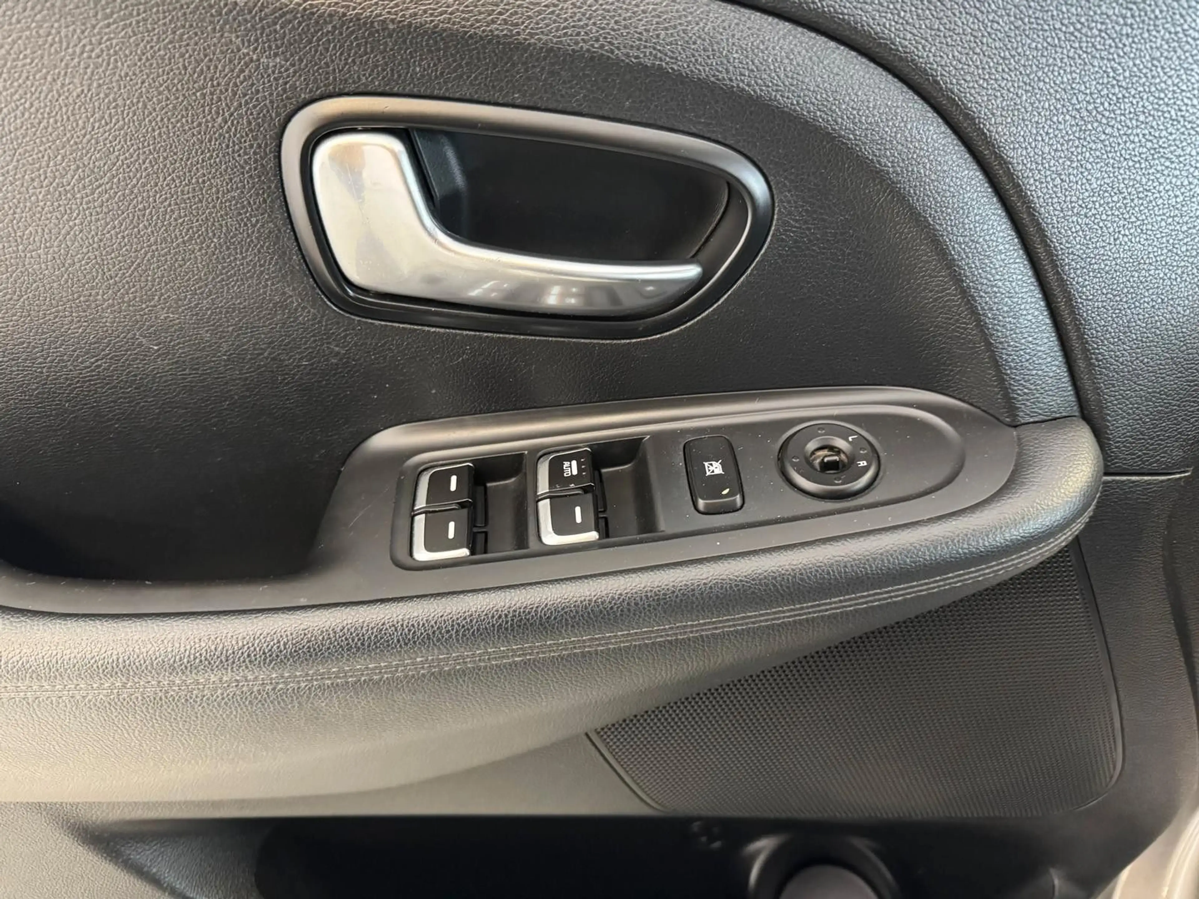 Kia Carens 1.6 ***7-Sitzer+Tempomat+LED*** — photo 8