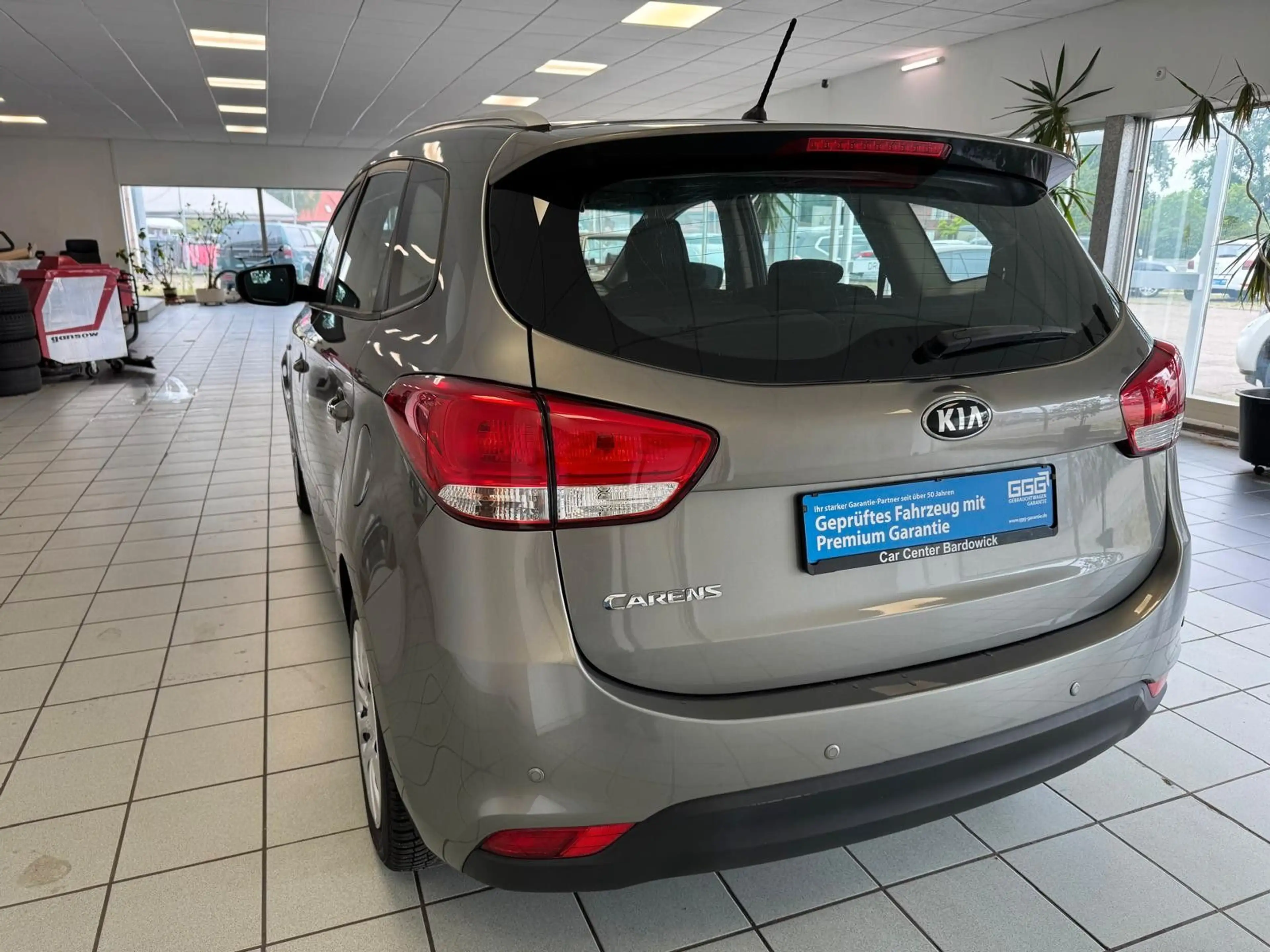 Kia Carens 1.6 ***7-Sitzer+Tempomat+LED*** — photo 6