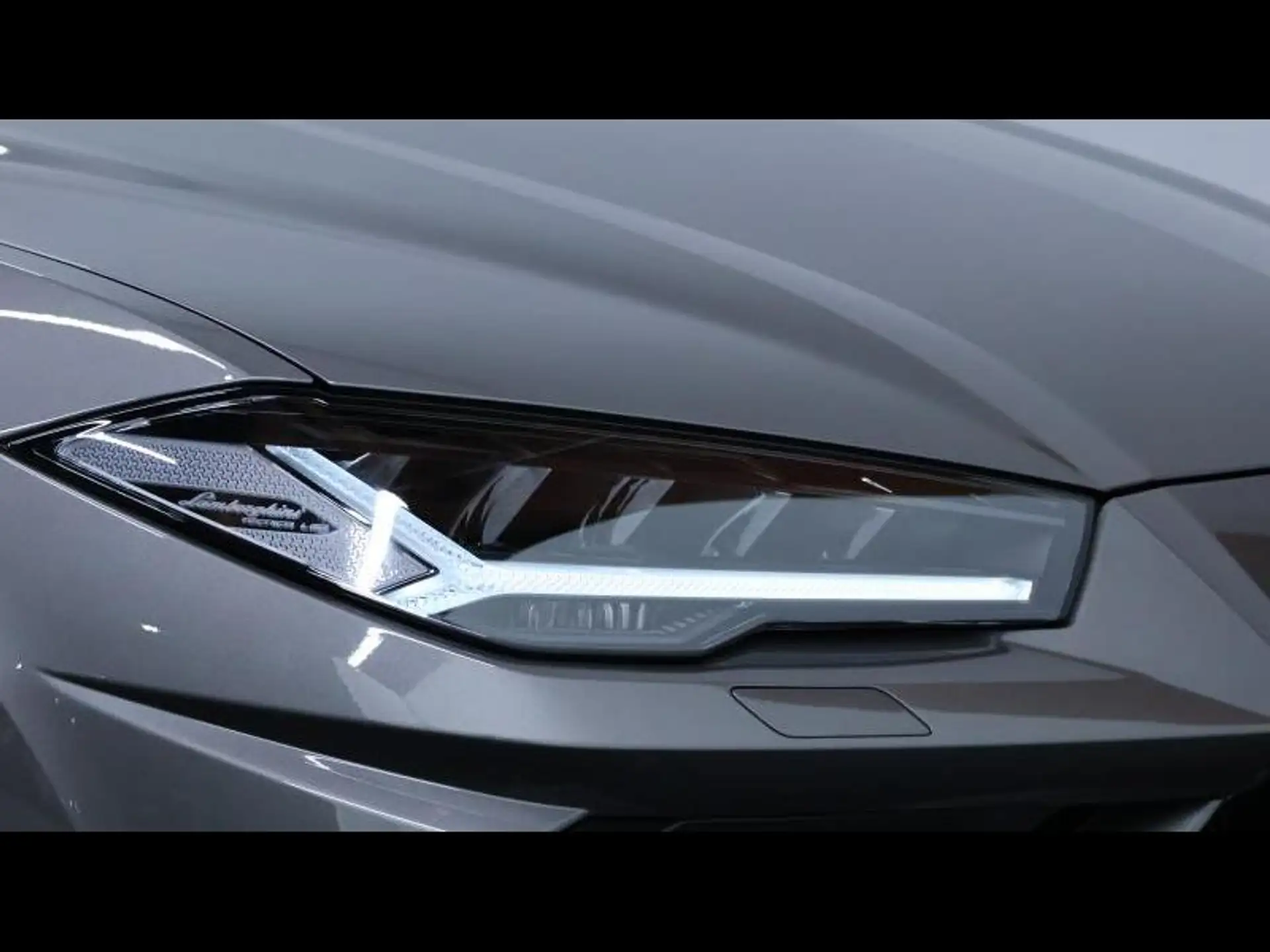 Lamborghini Urus 2022 건메탈 사진 8