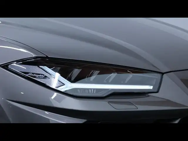 Lamborghini Urus view 9