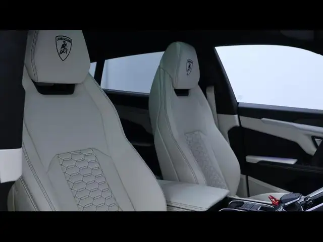 Lamborghini Urus view 14