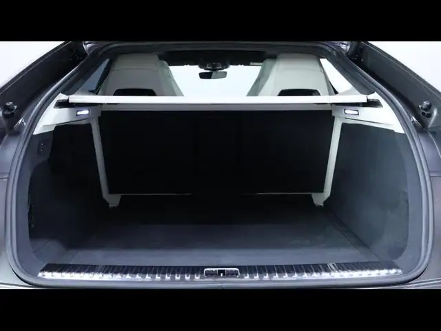 Lamborghini Urus view 8