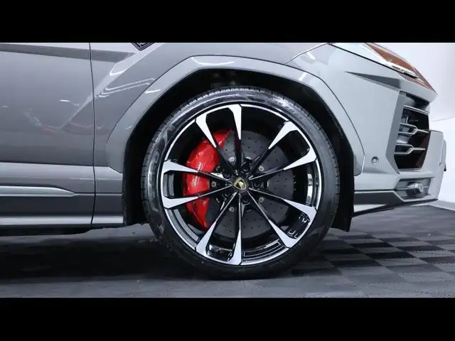 Lamborghini Urus view 12
