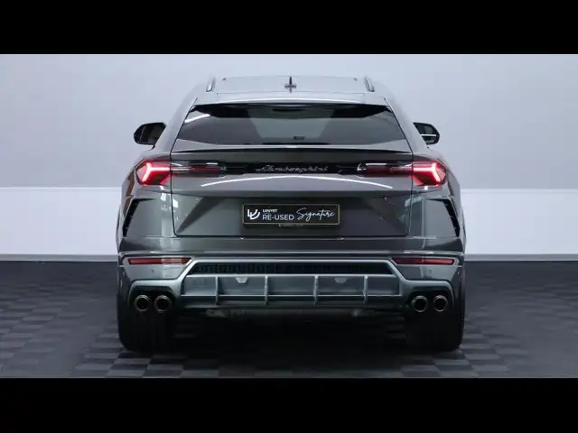 Lamborghini Urus view 6