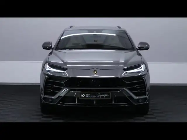 Lamborghini Urus view 2