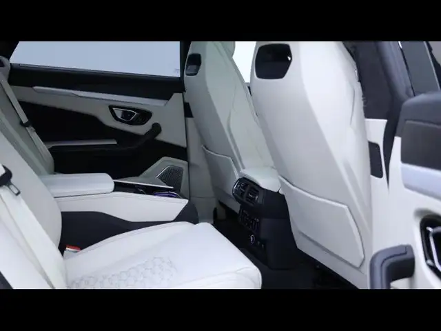 Lamborghini Urus view 15