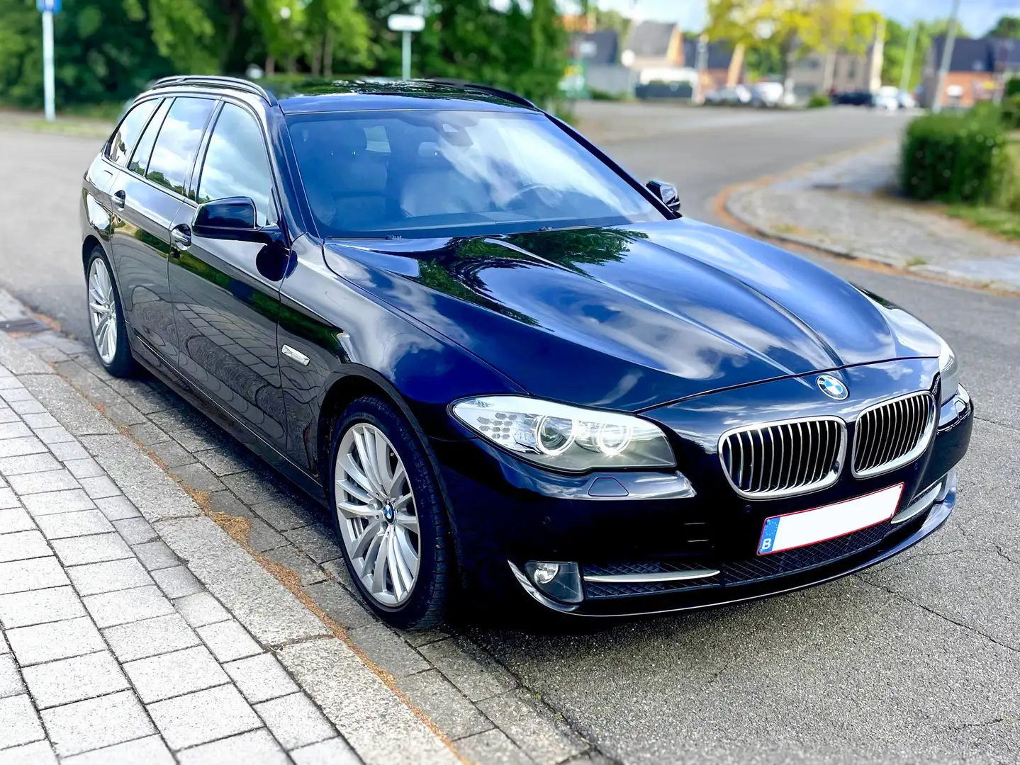 BMW 525 525d Touring Sport-Aut. Zwart - 1