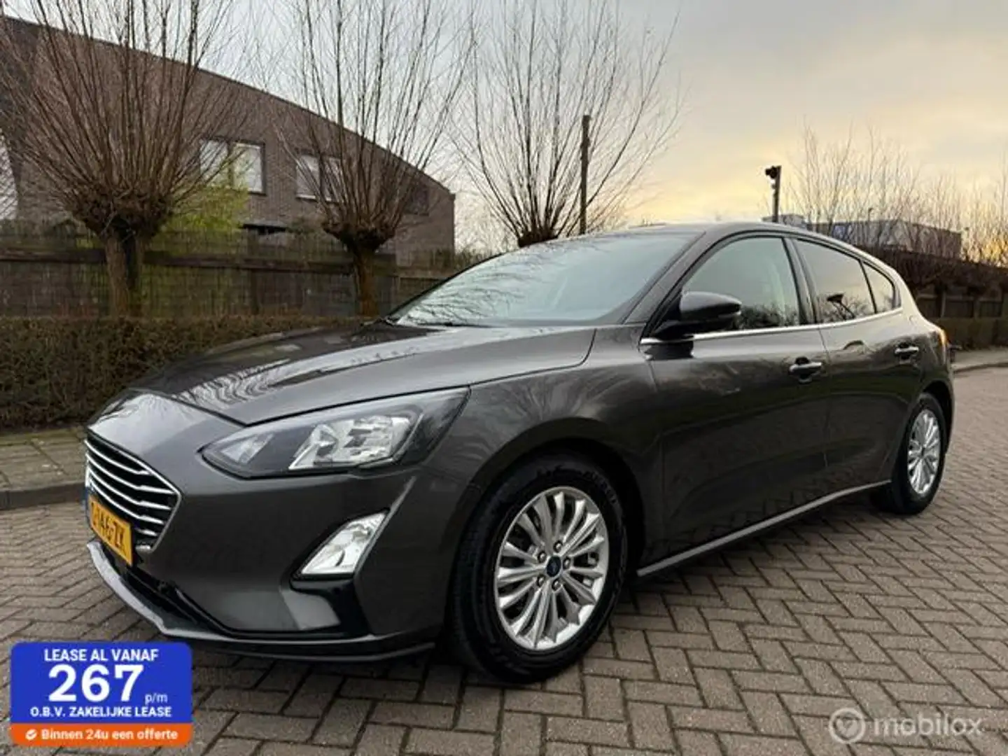 Ford Focus 1.0 EcoBoost Titanium Business Grijs - 1