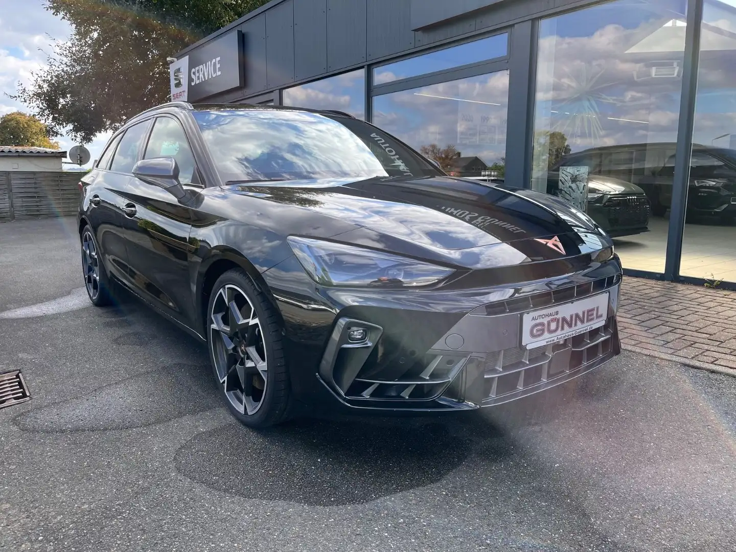 CUPRA Leon ST 2.0 TSI 245 kW 4Drive VZ AHK-NAVI-MATRIX Schwarz - 1