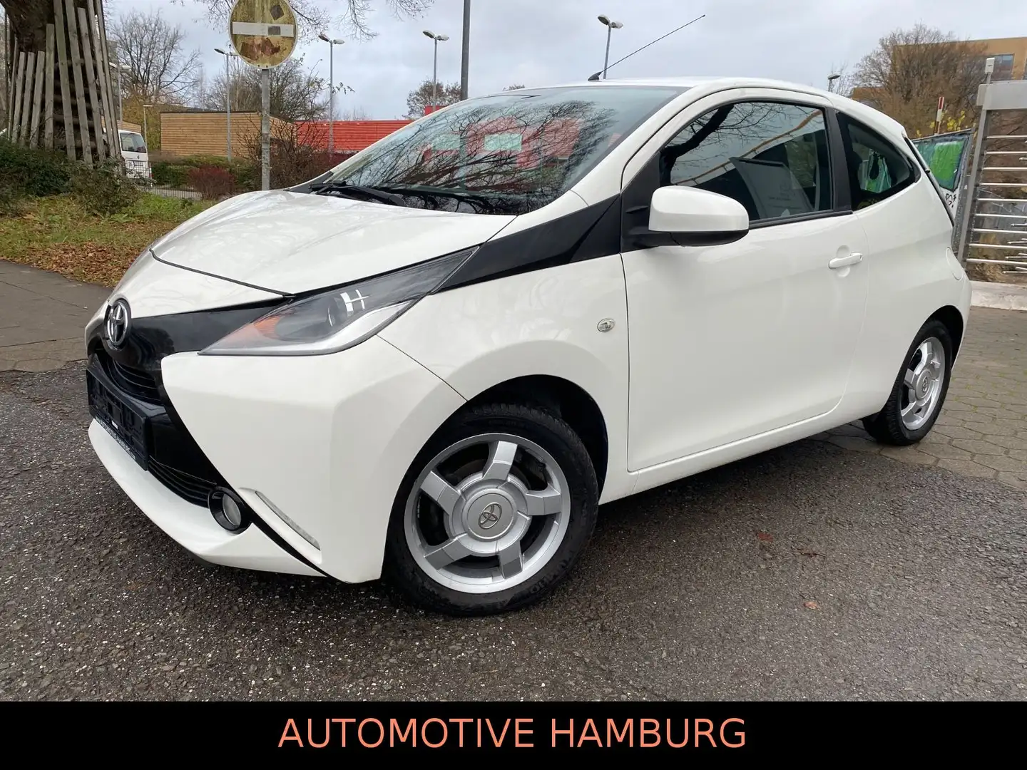 Toyota Aygo*Klima*Kamera*Touchscreen*Ganzjahresreifen Белый - 1