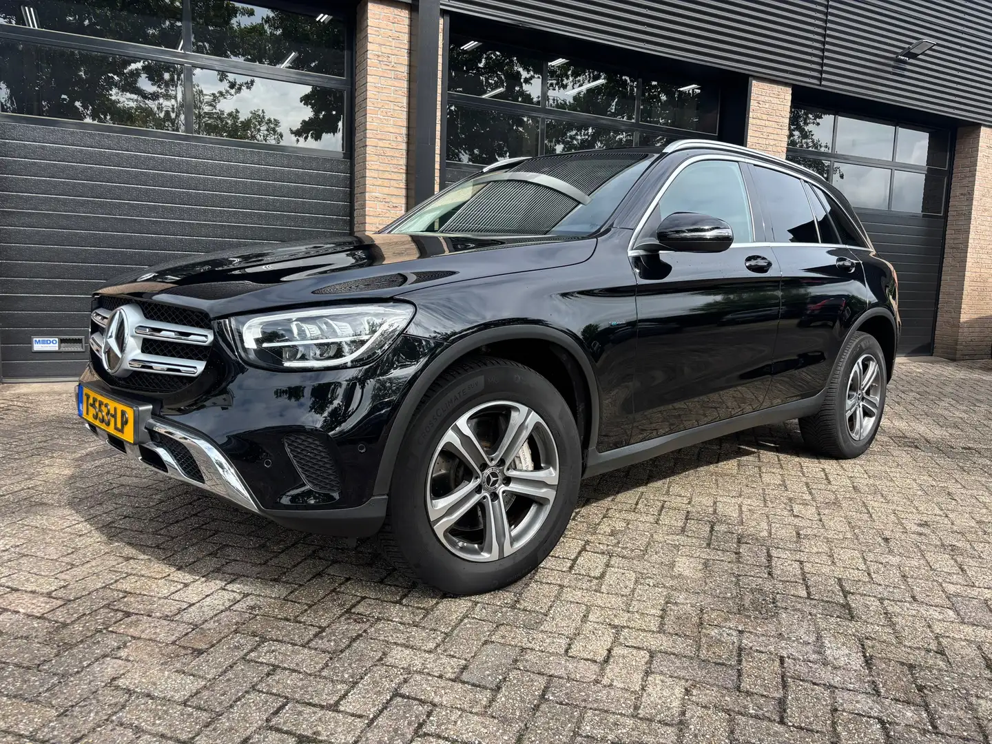Mercedes-Benz GLC 300 300e 4MATIC Trekhaak,Pano,Camera, Noir - 1