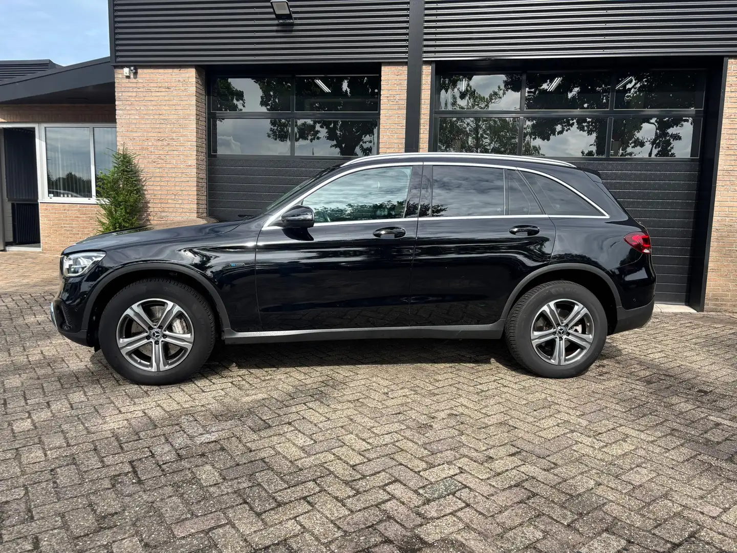 Mercedes-Benz GLC 300 300e 4MATIC Trekhaak,Pano,Camera, Noir - 2