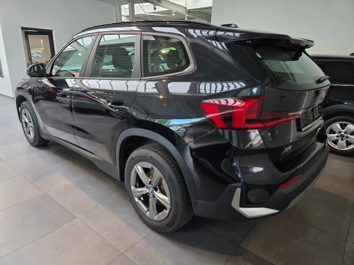 BMW X1 X1 xDrive25e Aut. xLine Zwart - 2