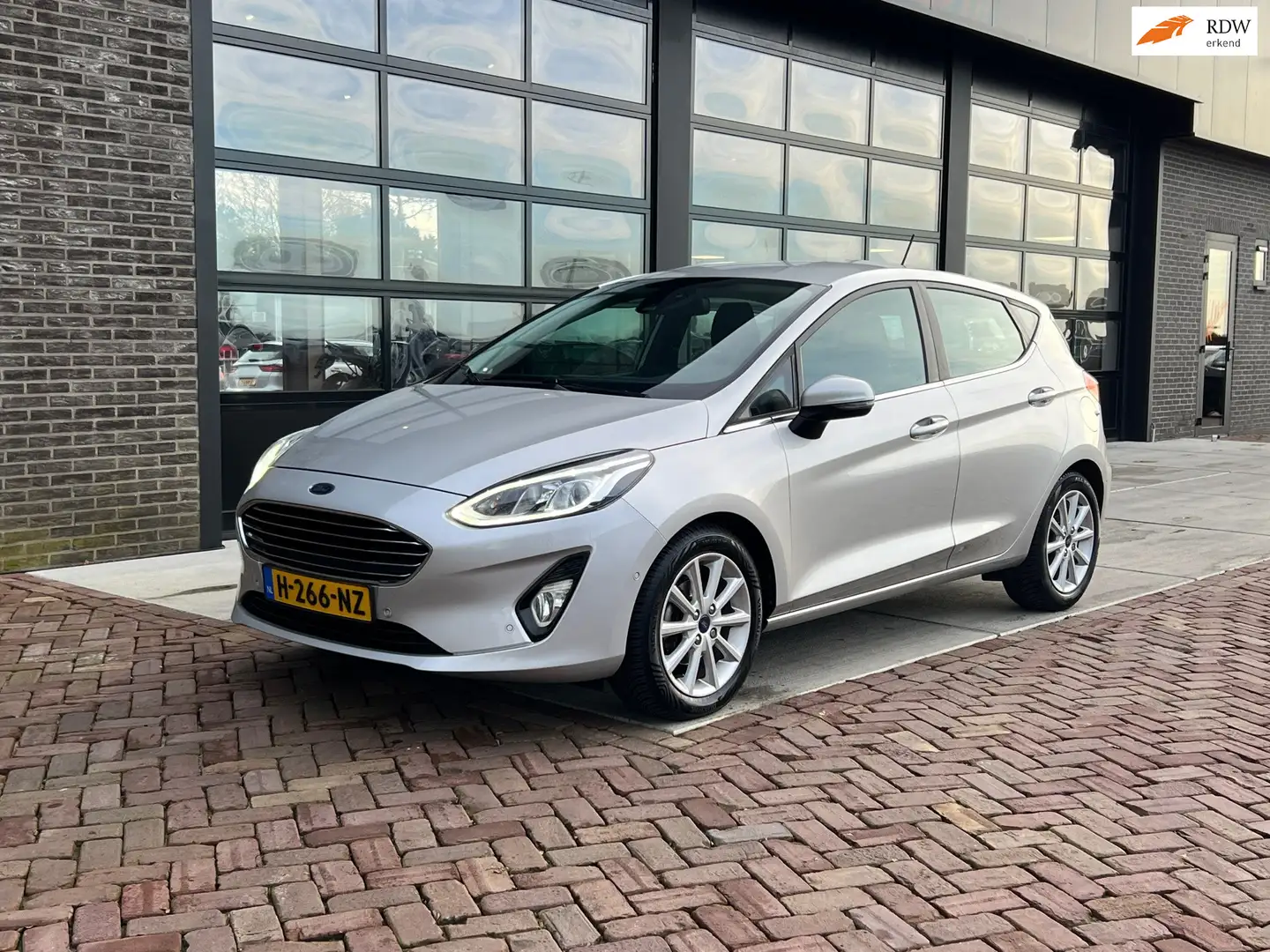 Ford Fiesta 1.0 EcoBoost Titanium | Auto | Camera | Keyless | Gris - 1