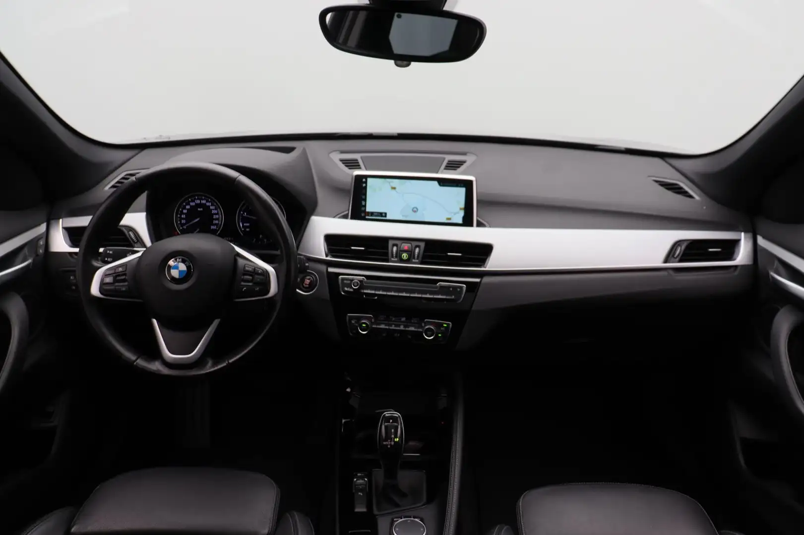 BMW X1 SDrive20i High Executive Pano/dak Sport/leder Head Zwart - 2