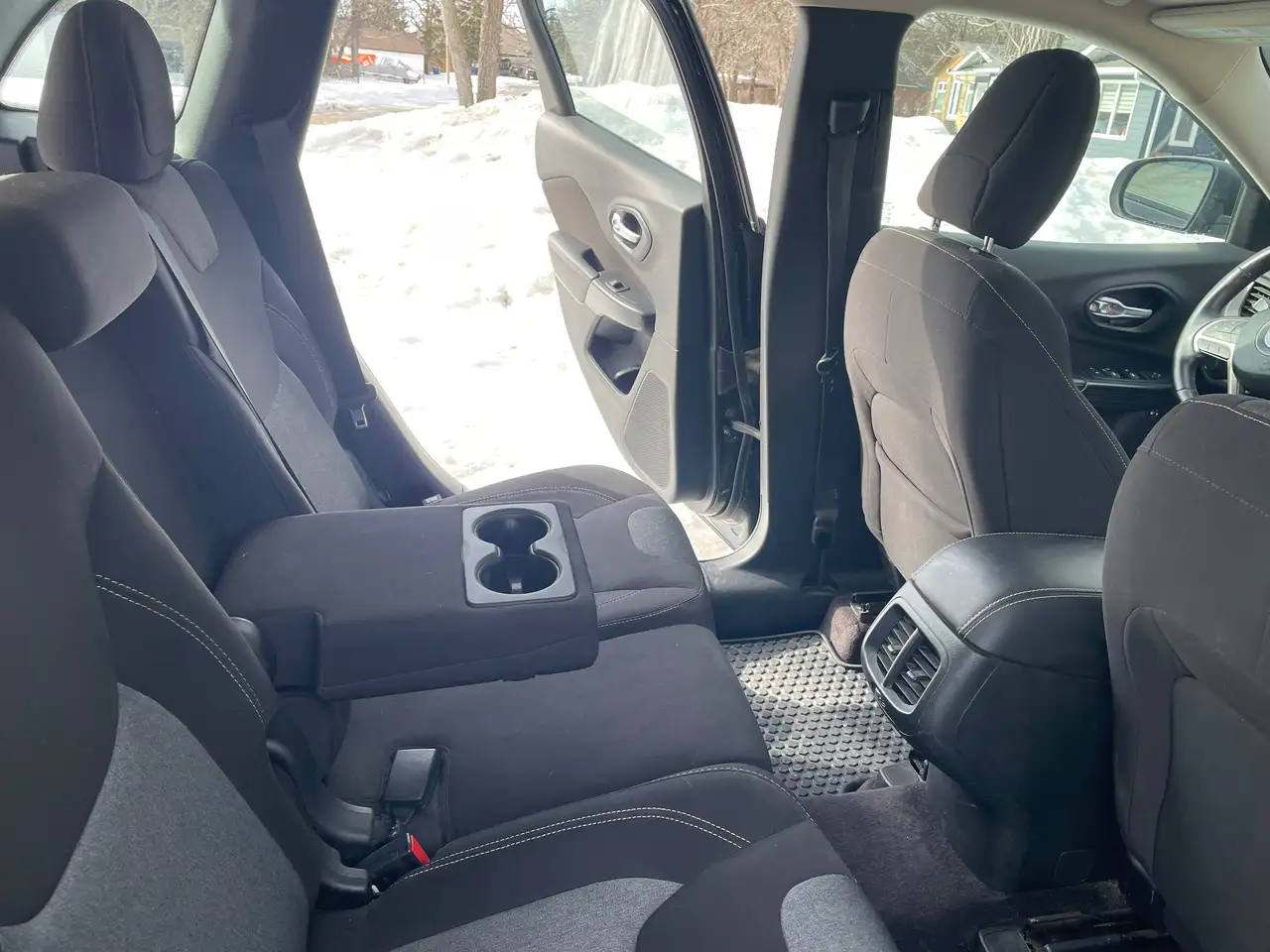 Jeep Cherokee снимка Jeep Cherokee