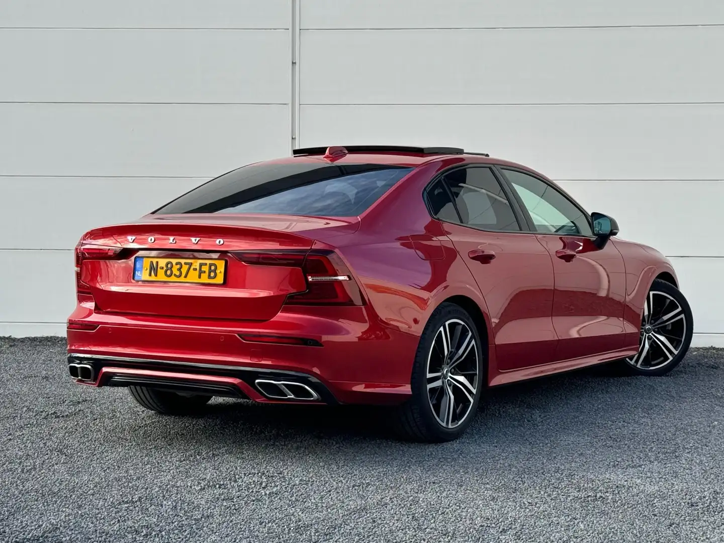 Volvo S60 2.0 B3 R-Design Org NL Pano HarmanKardon Keyless e Rood - 2