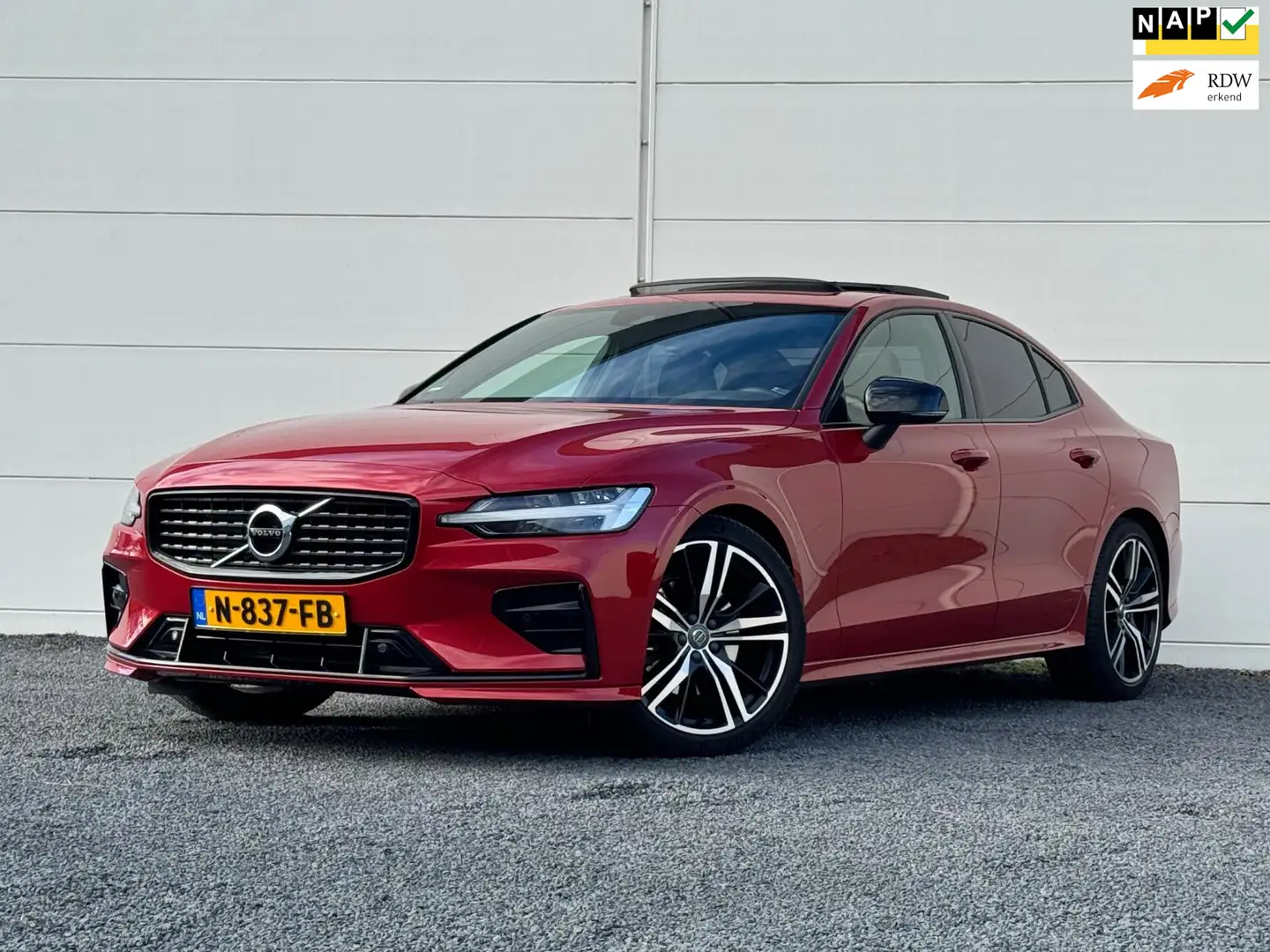 Volvo S60 2.0 B3 R-Design Org NL Pano HarmanKardon Keyless e Rood - 1