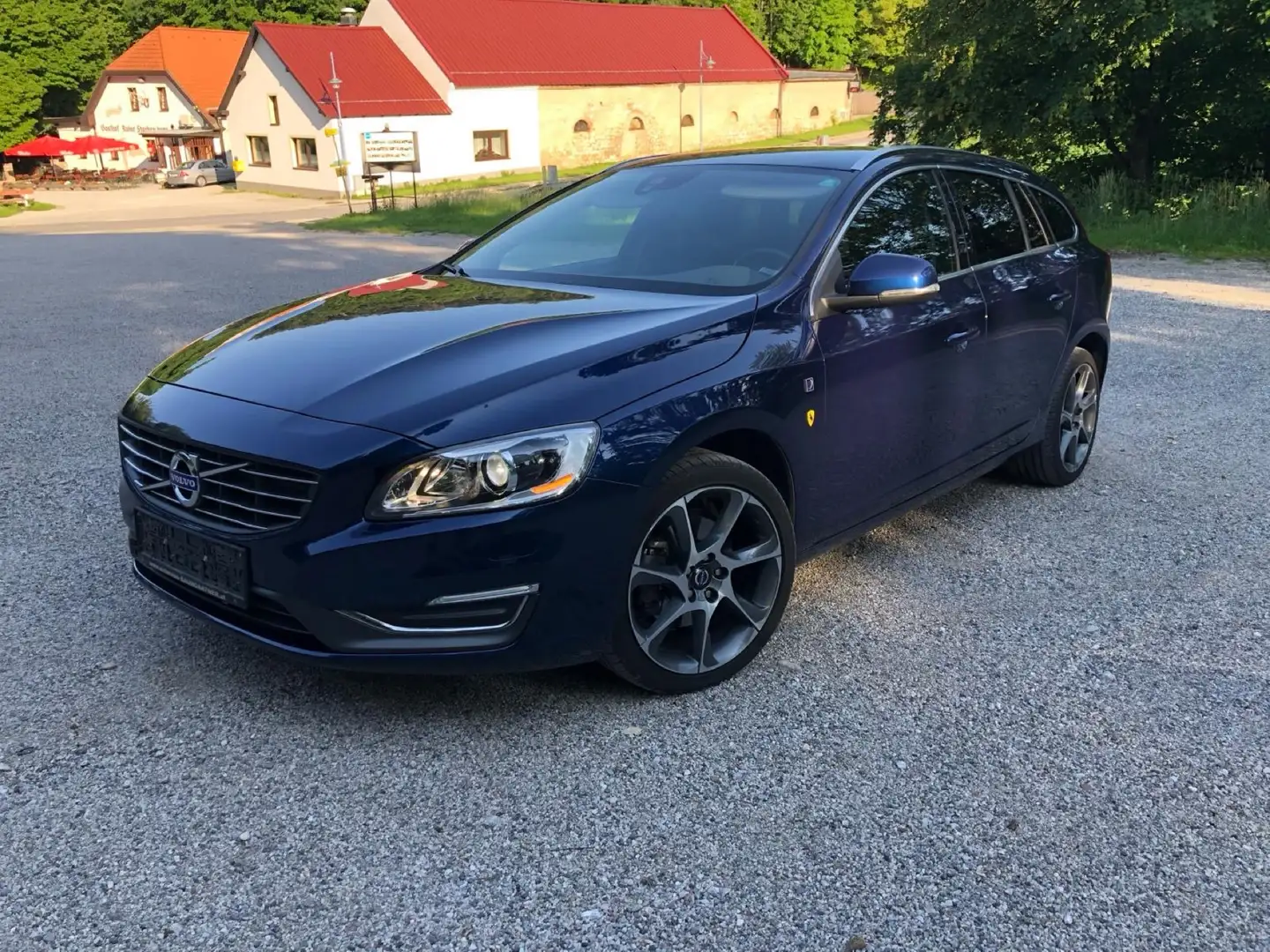 Volvo V60 D2 Ocean Race Blau - 1