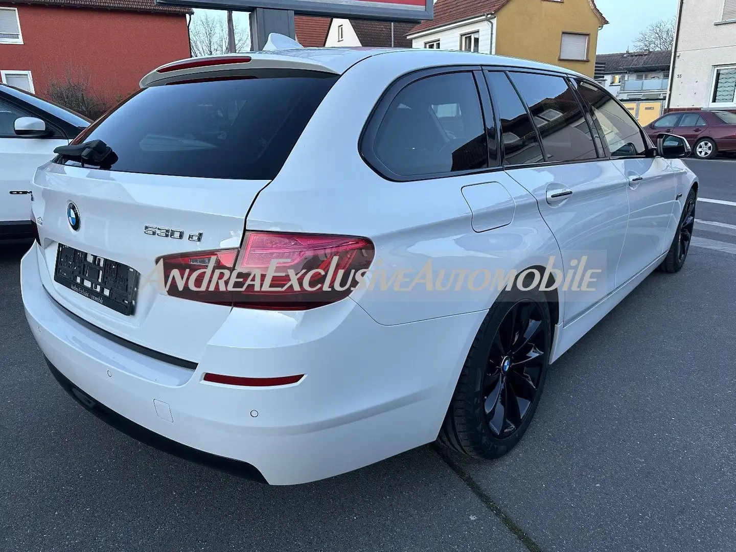 BMW 530 dA xDrive  Touring  Luxury Voll+Topzustand Weiß - 2