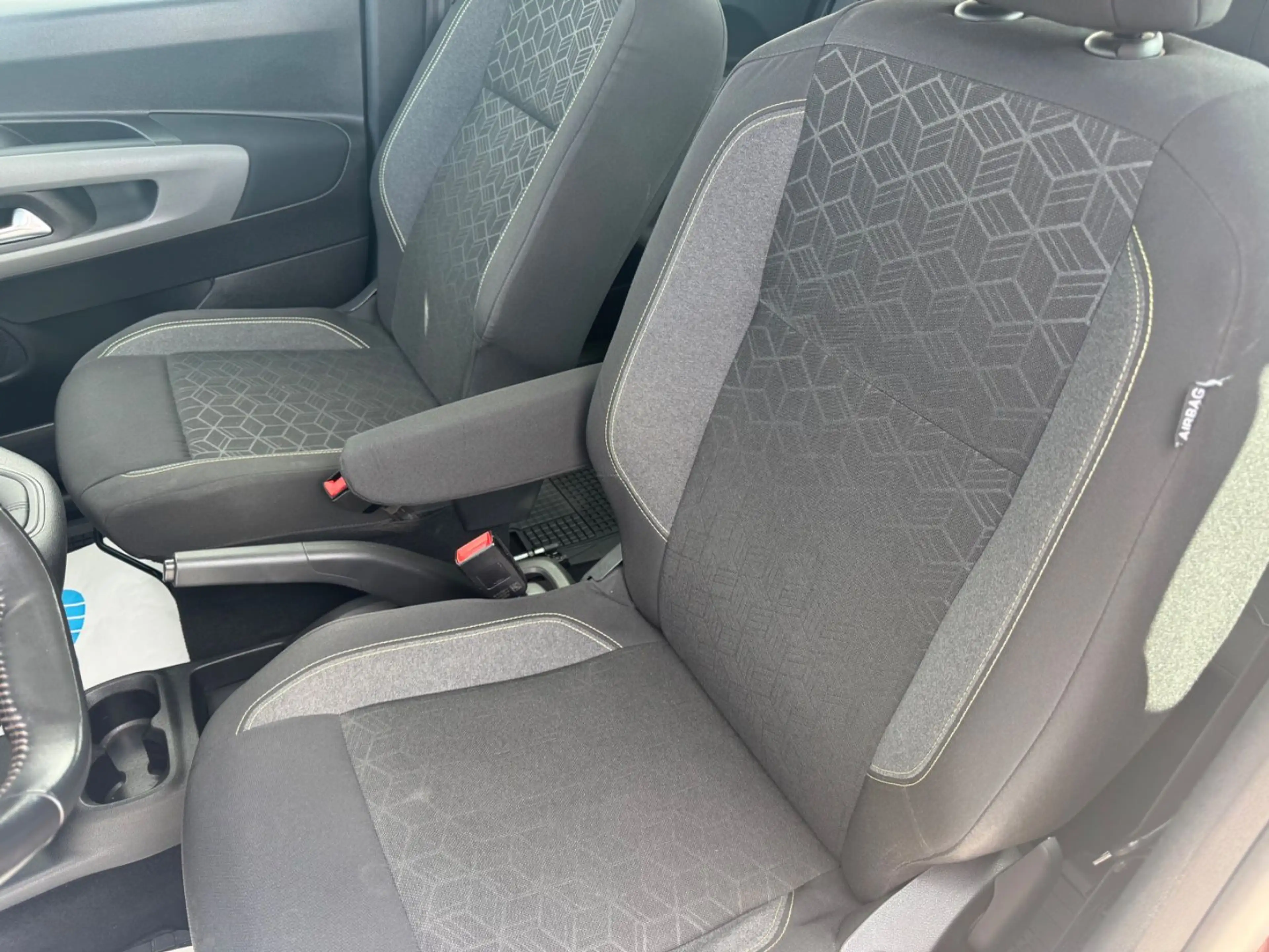 Peugeot Rifter PureTech 110 Allure — photo 14