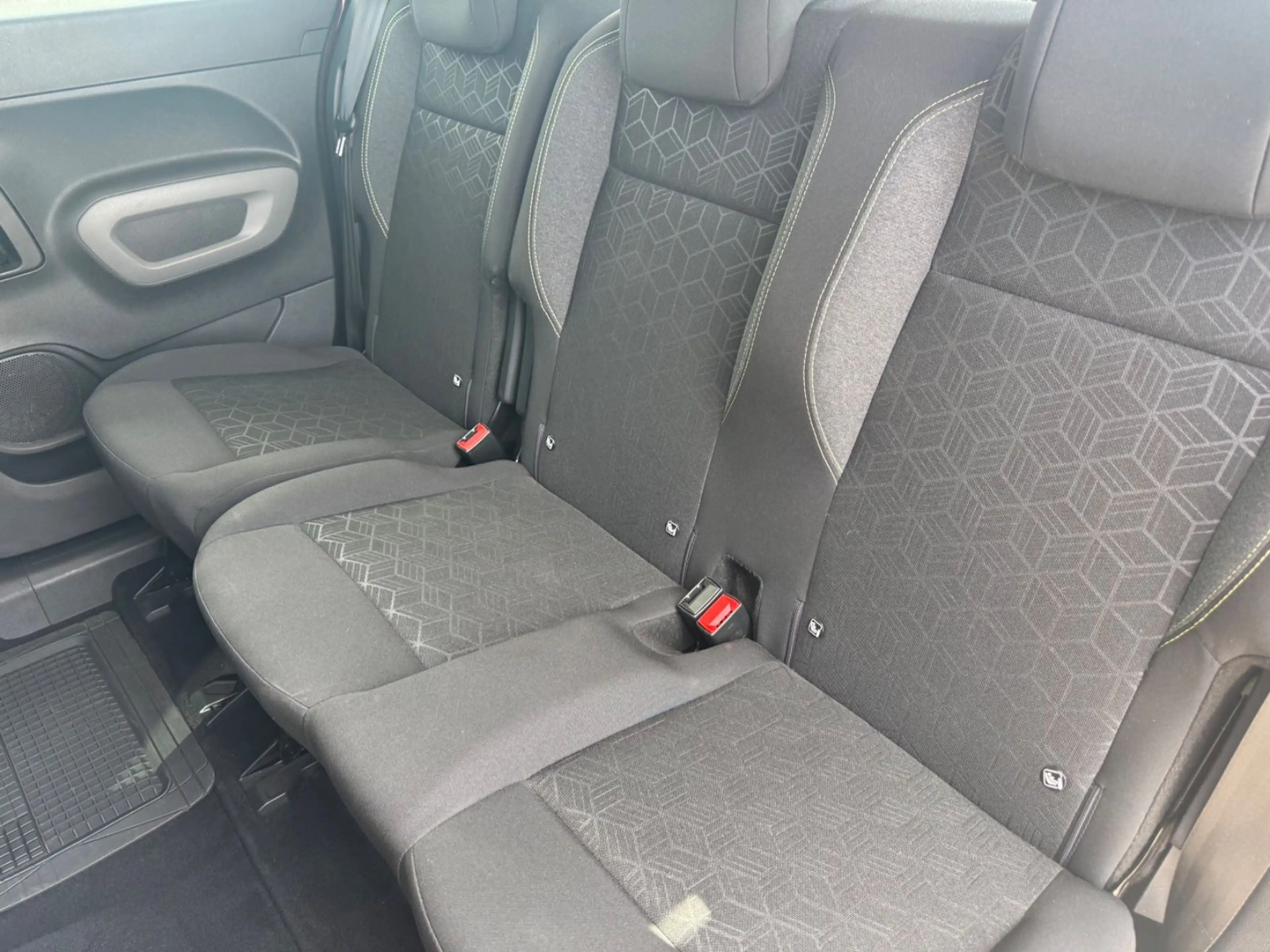 Peugeot Rifter PureTech 110 Allure — photo 11