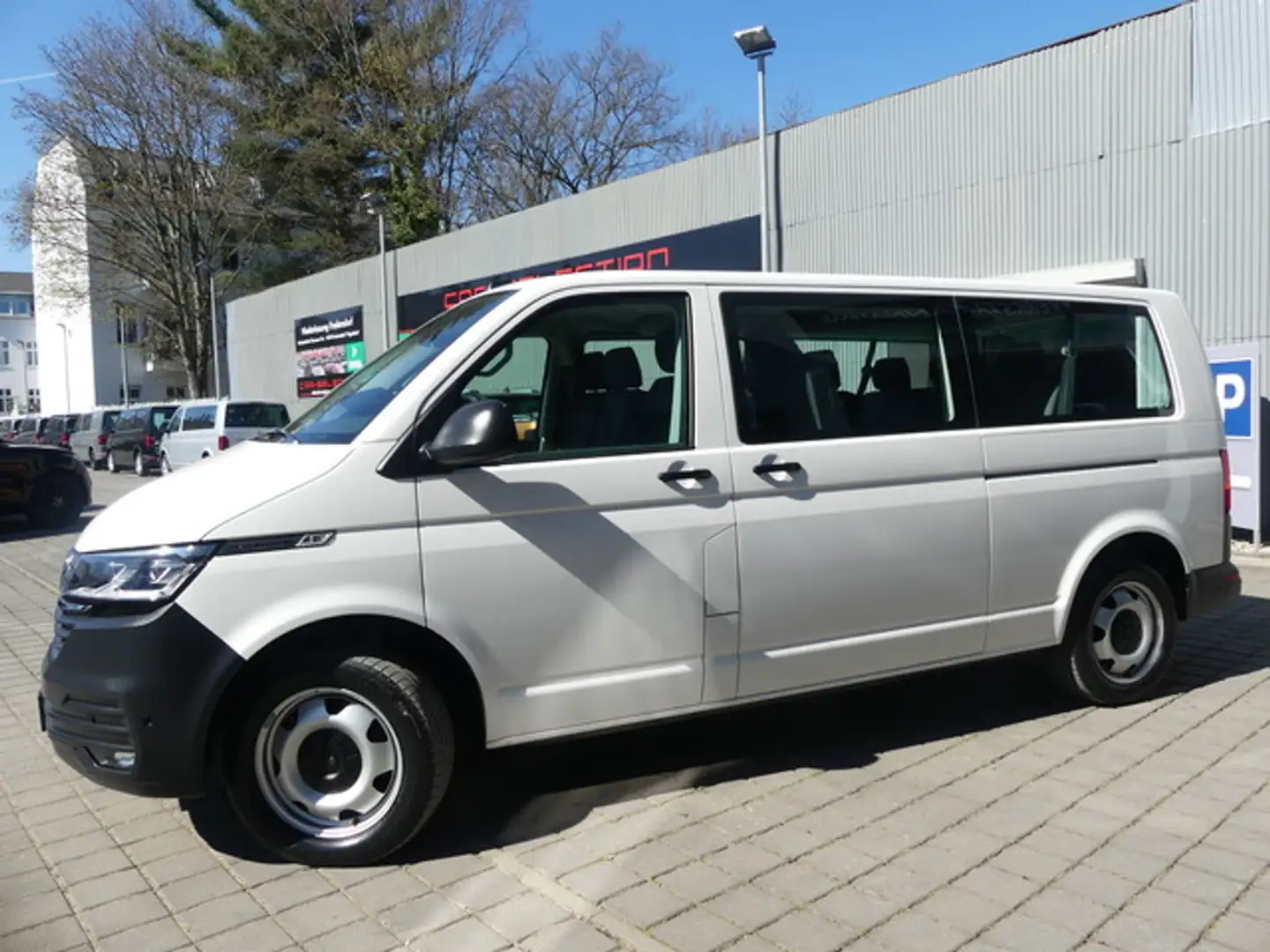 Volkswagen T6.1 Transporter 2.0 TDI Kombi Lang LED/STHZ/KAM/AHK Blanc - 2