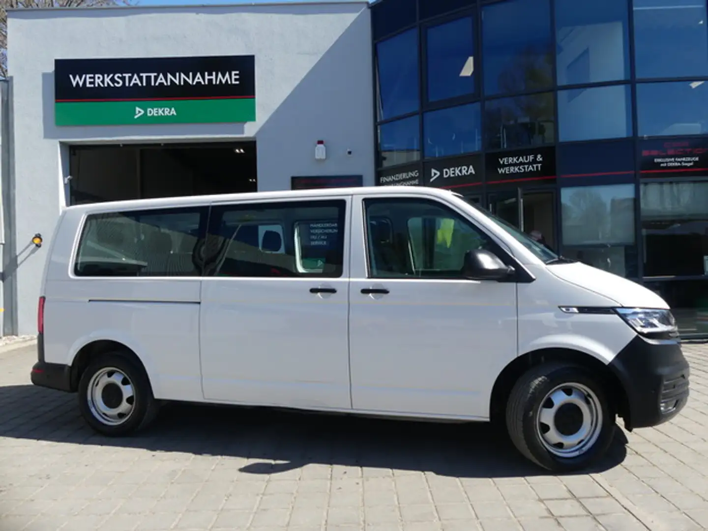 Volkswagen T6.1 Transporter 2.0 TDI Kombi Lang LED/STHZ/KAM/AHK Weiß - 1