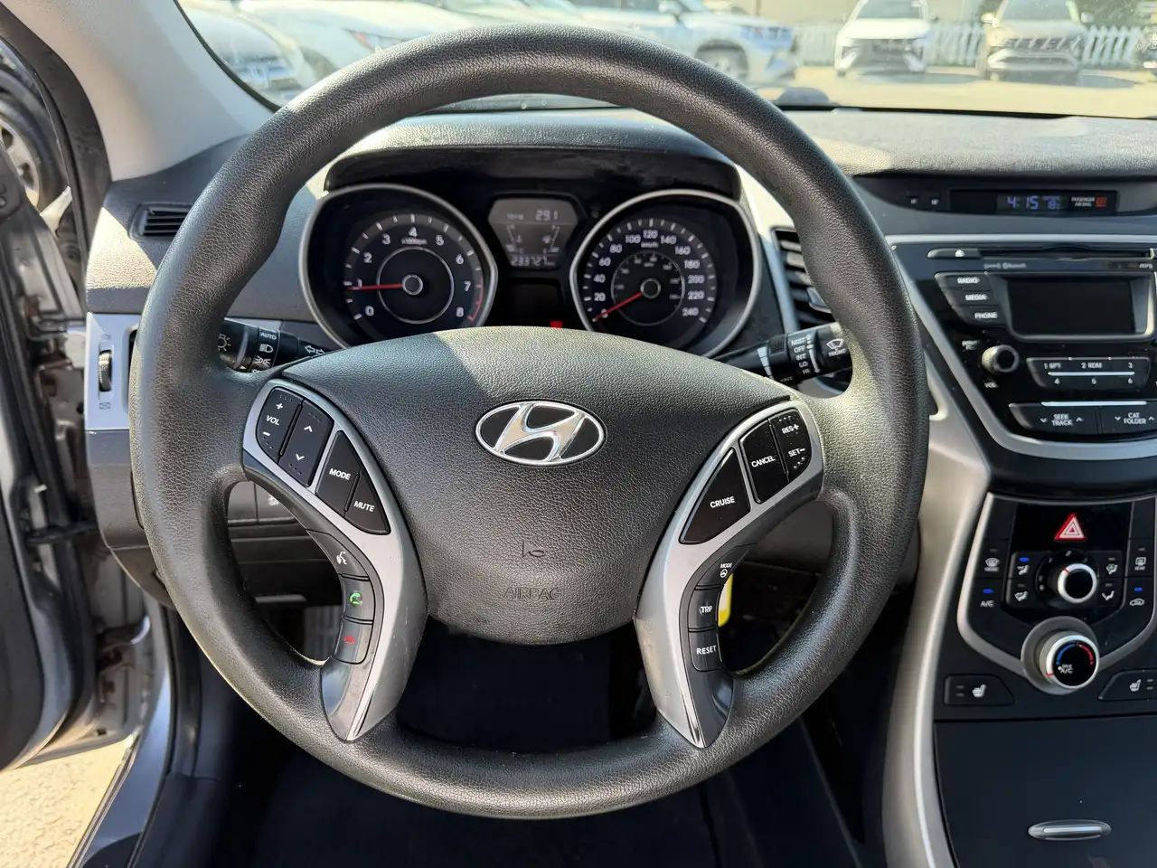 Hyundai ELANTRA fotografie Hyundai ELANTRA