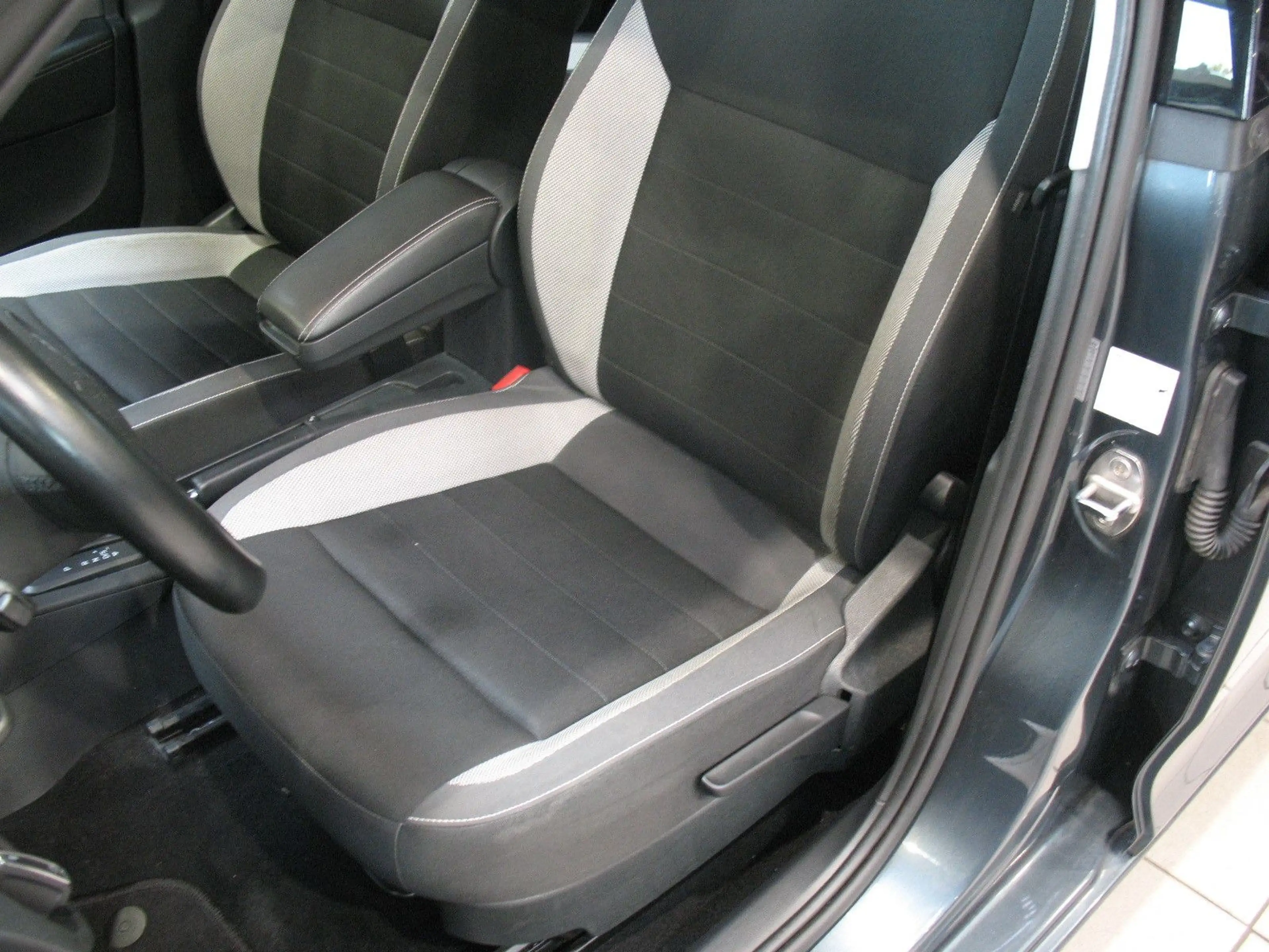 Skoda Rapid/Spaceback Spaceback 1.4 TDI Ambition *AUTOMATIK* — photo 10