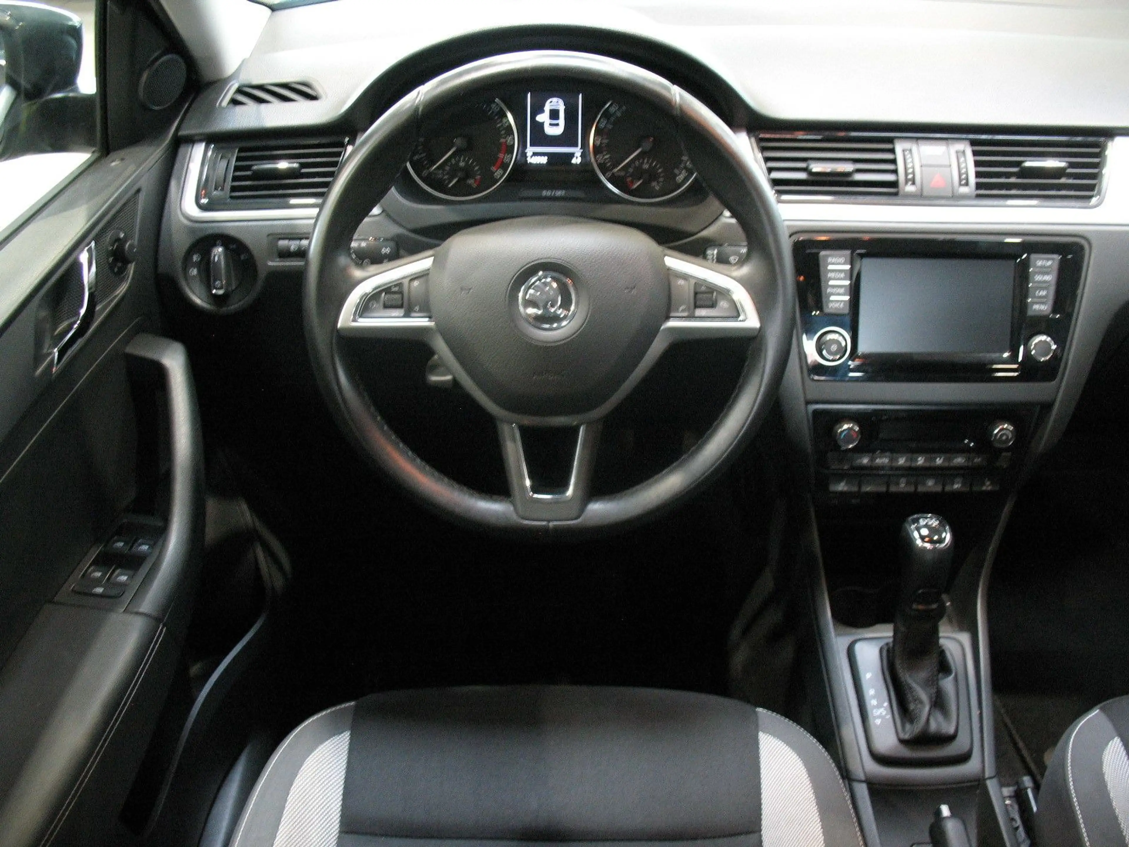 Skoda Rapid/Spaceback Spaceback 1.4 TDI Ambition *AUTOMATIK* — photo 9