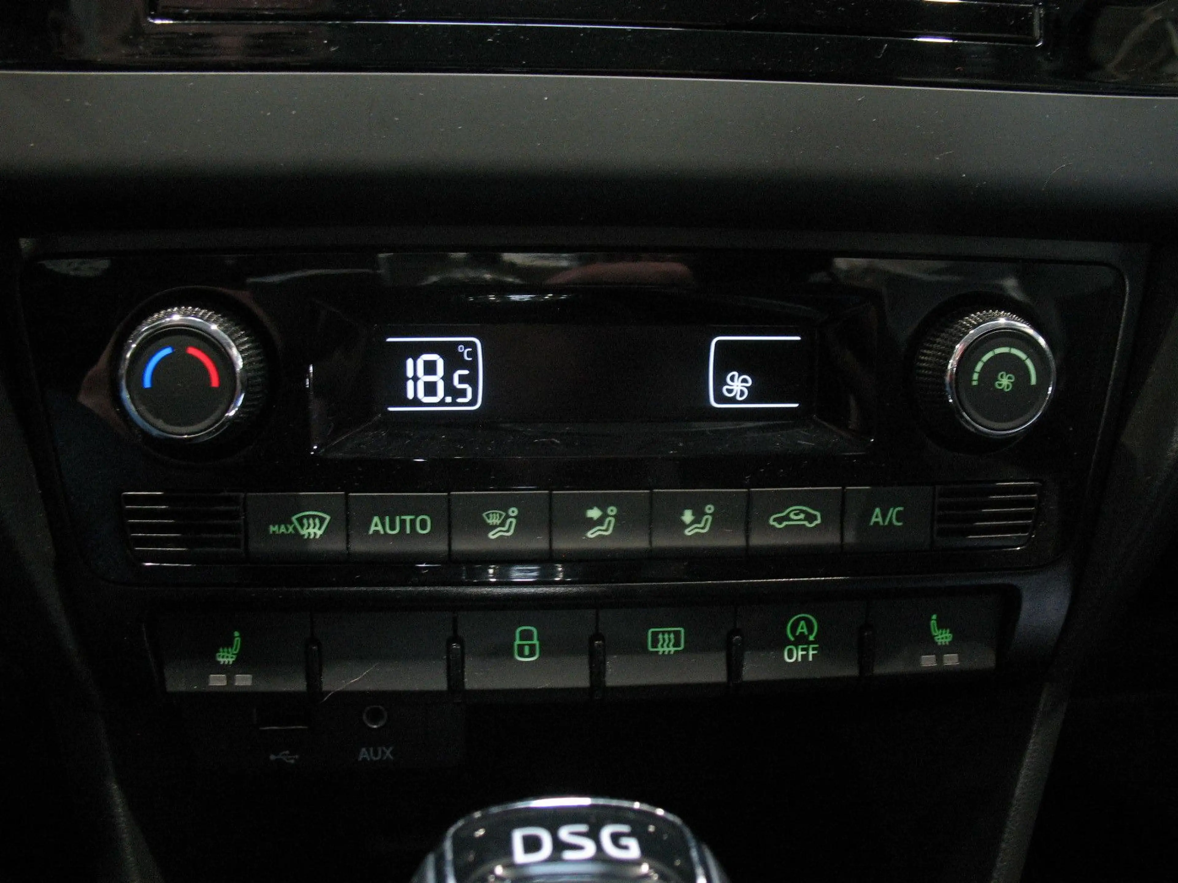 Skoda Rapid/Spaceback Spaceback 1.4 TDI Ambition *AUTOMATIK* — photo 13