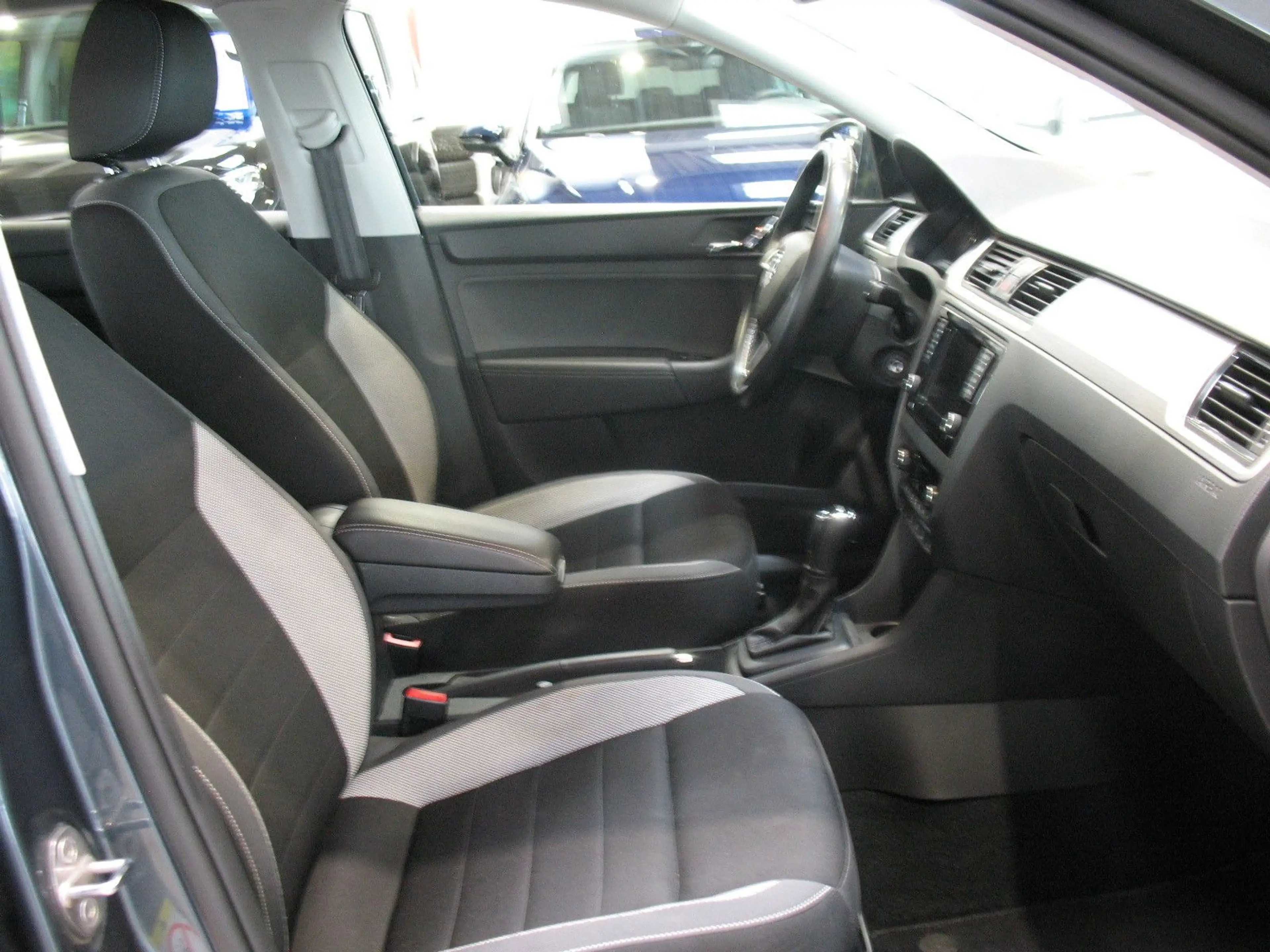 Skoda Rapid/Spaceback Spaceback 1.4 TDI Ambition *AUTOMATIK* — photo 6
