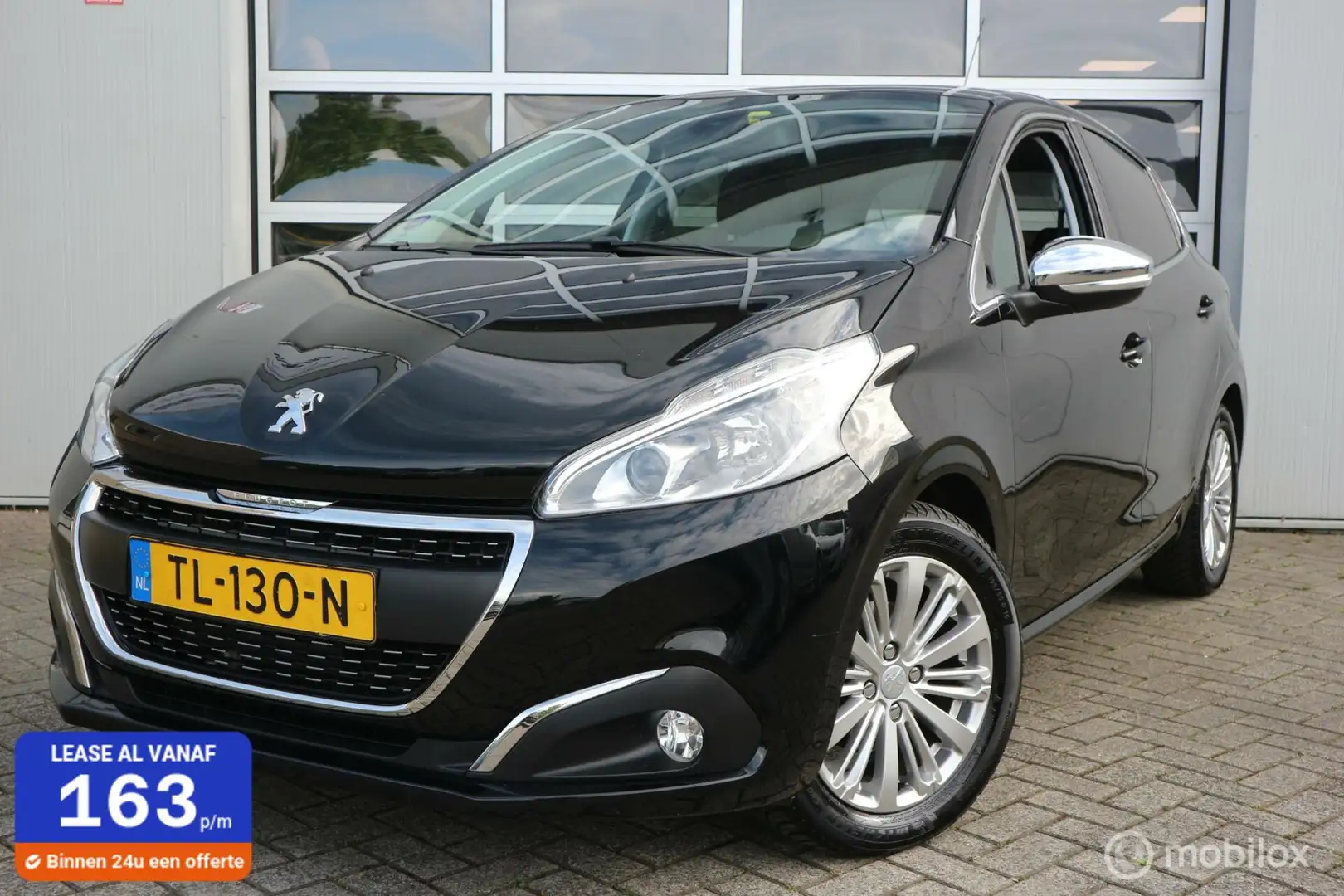 Peugeot 208 1.2 PureTech Allure ECC/NAVI/TREKHAAK/NAP Noir - 1