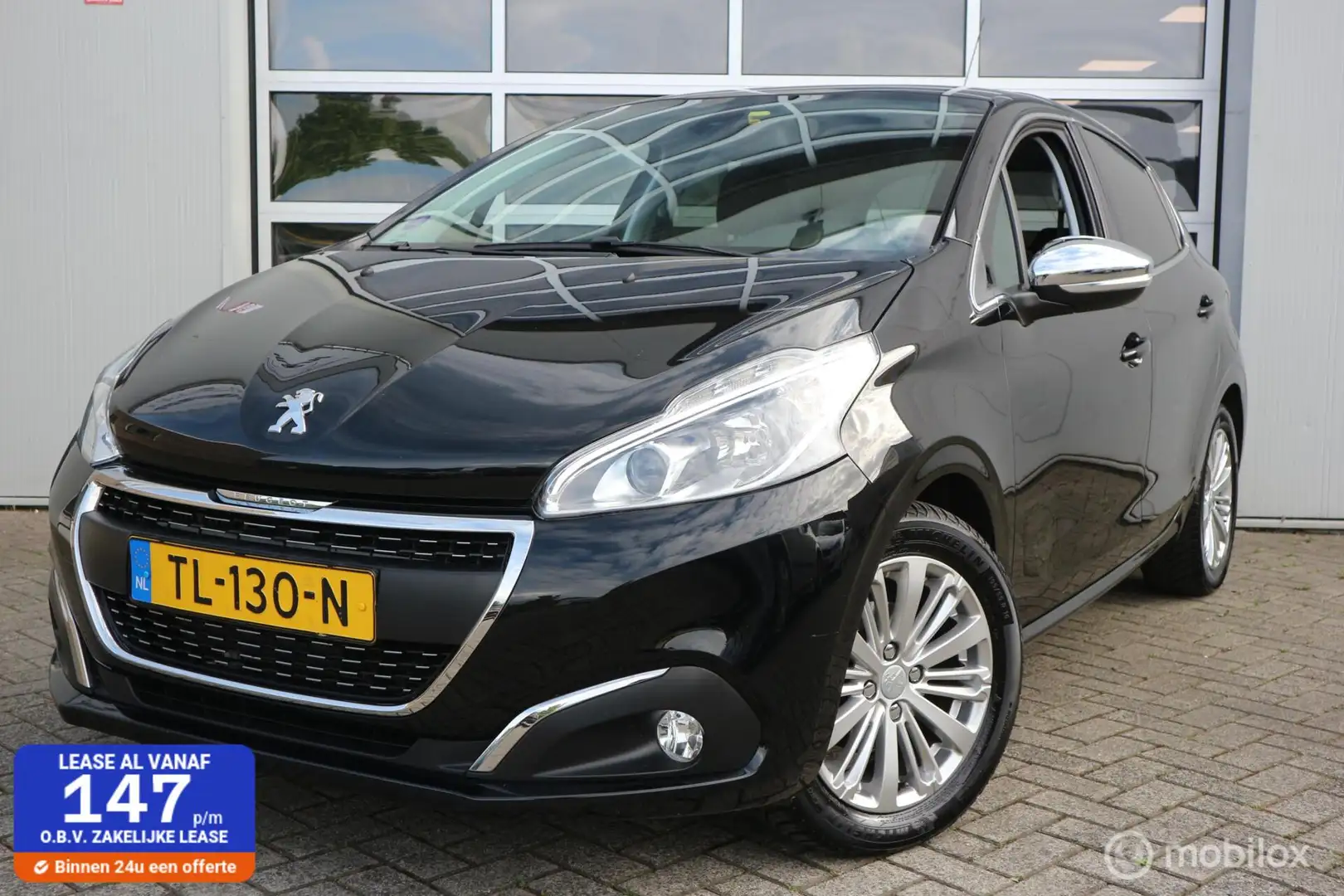 Peugeot 208 1.2 PureTech Allure ECC/NAVI/TREKHAAK/NAP Zwart - 1