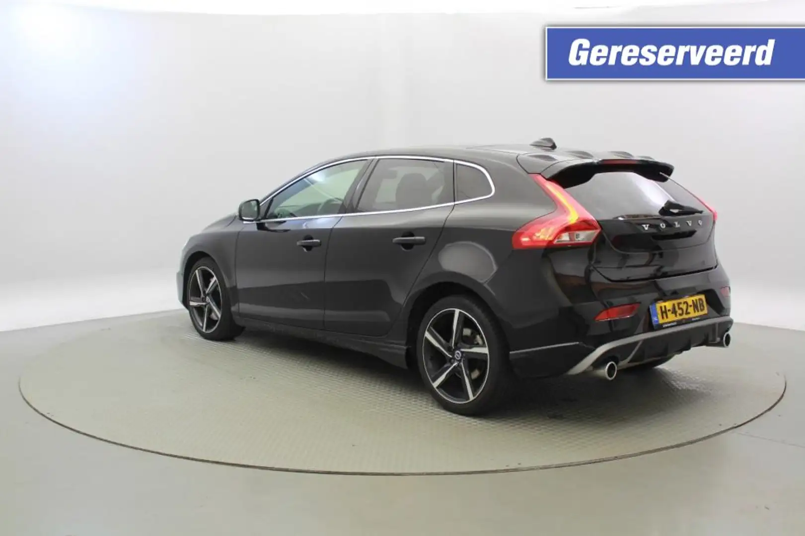 Volvo V40 1.5 T3 Polar+ R-Design Sport GERESERVEERD!!! Černá - 2