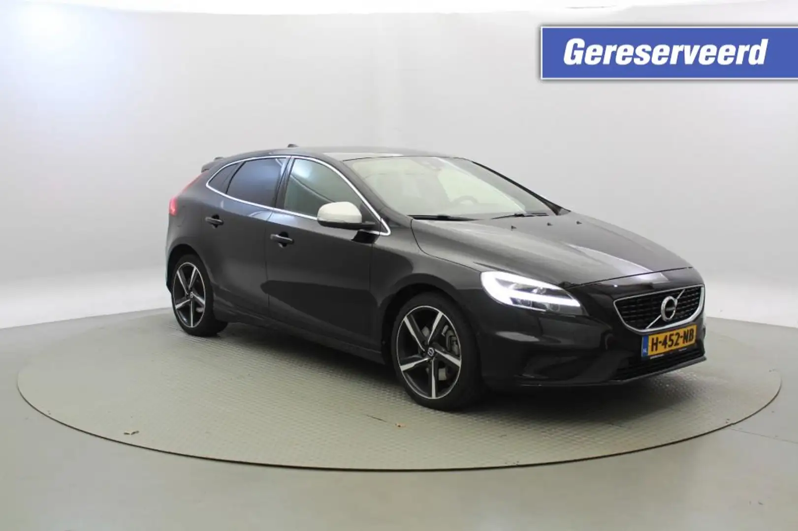 Volvo V40 1.5 T3 Polar+ R-Design Sport GERESERVEERD!!! Černá - 1
