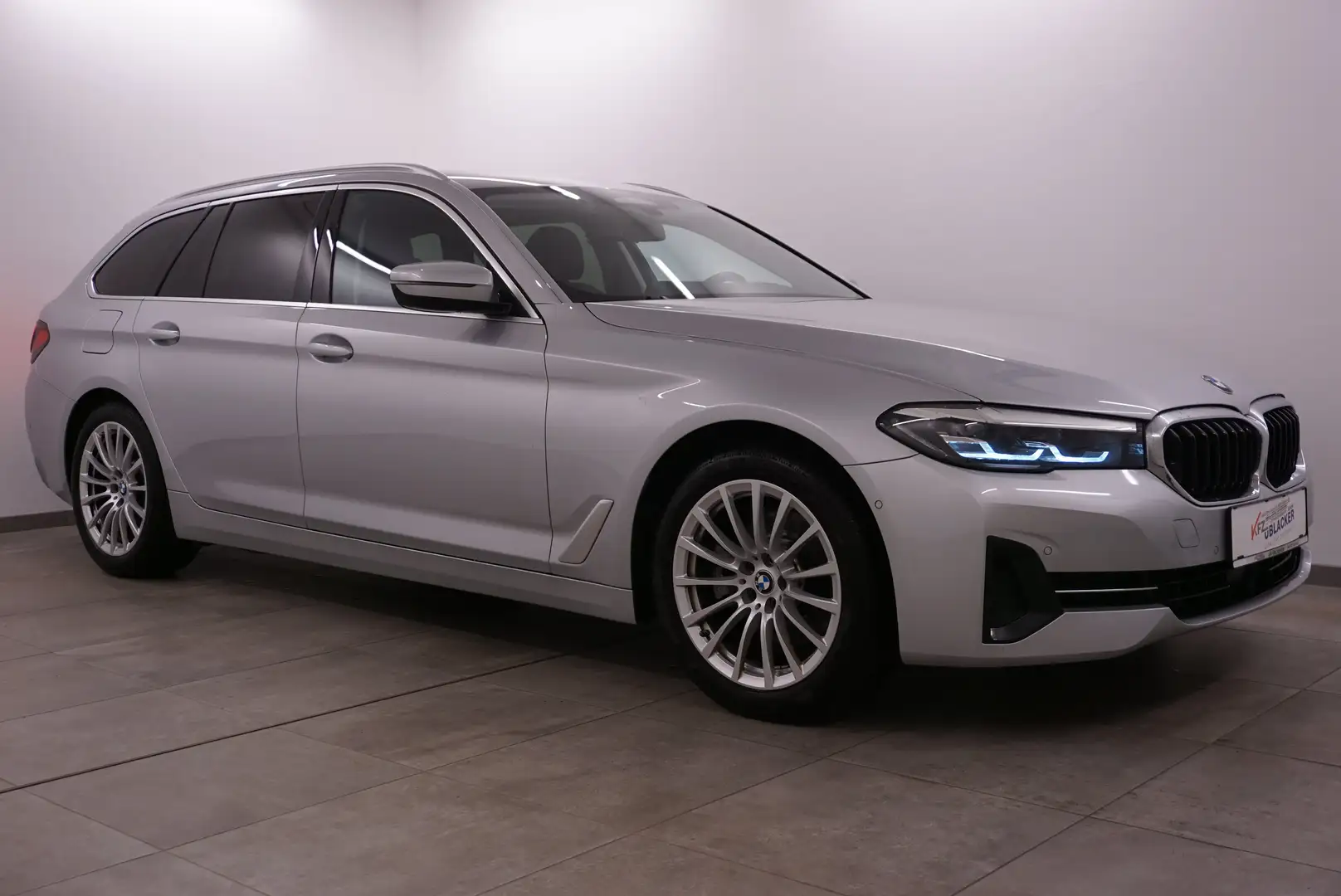 BMW 520 d // Abstandstempomat // Sportsitze // Gris - 1